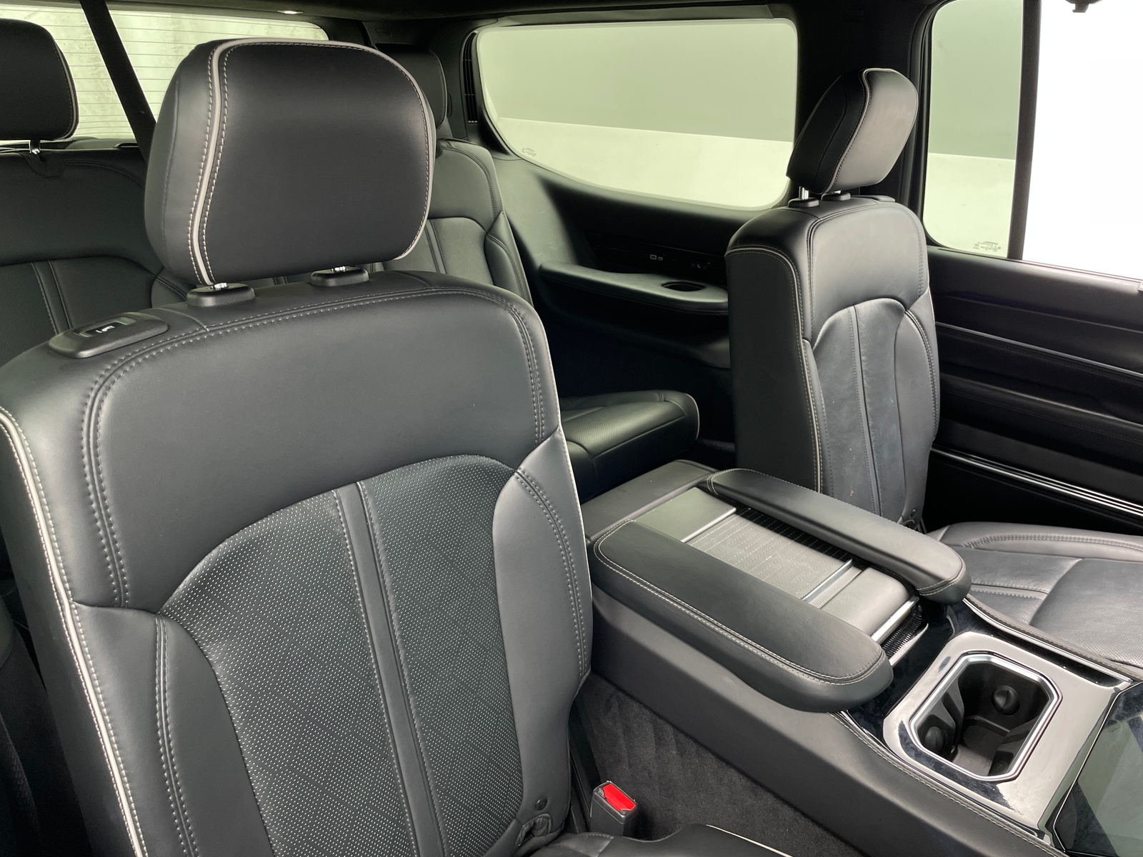 Thumbnail: 2024 Jeep Grand Wagoneer - 5