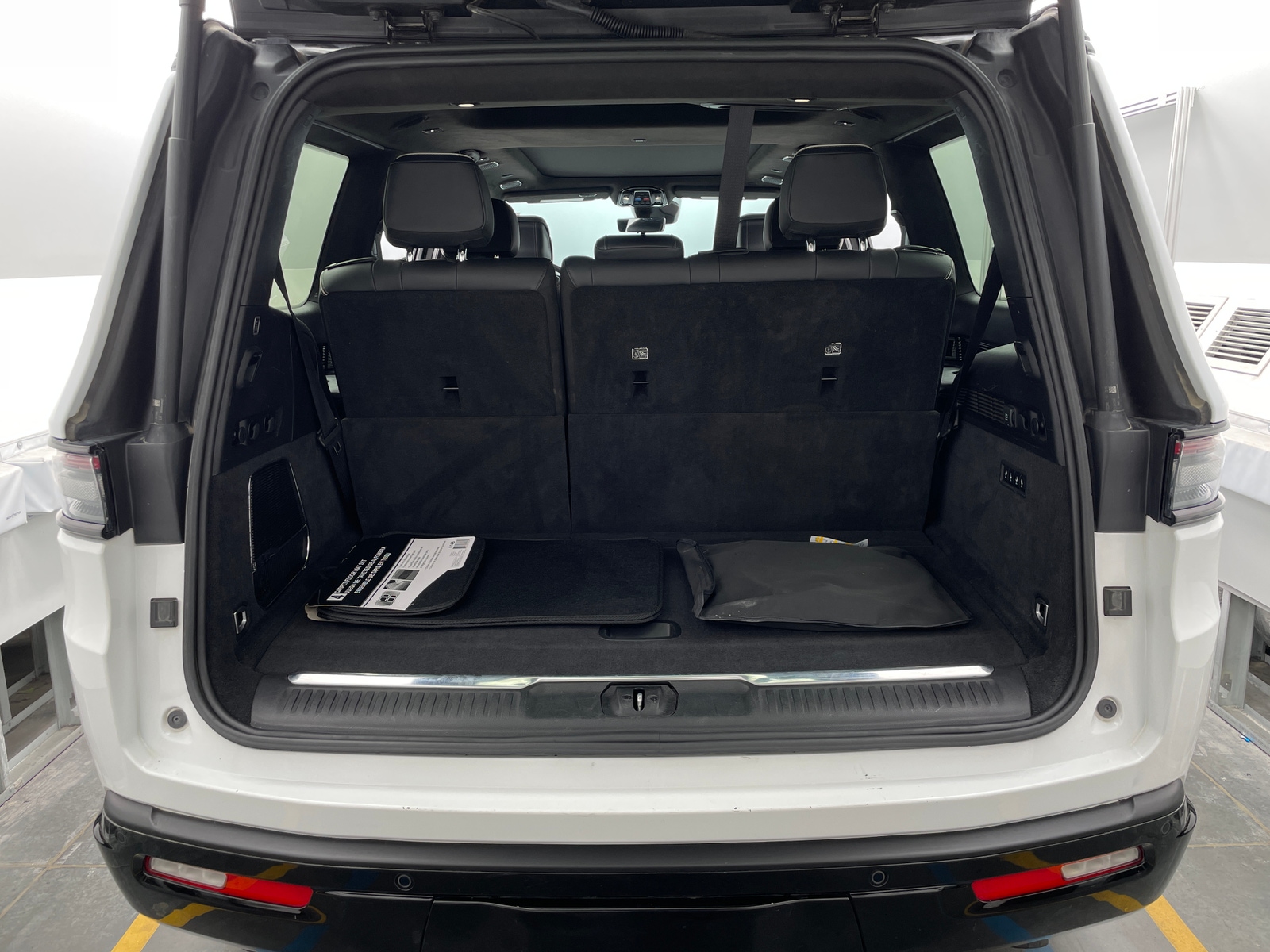 Thumbnail: 2024 Jeep Grand Wagoneer - 6