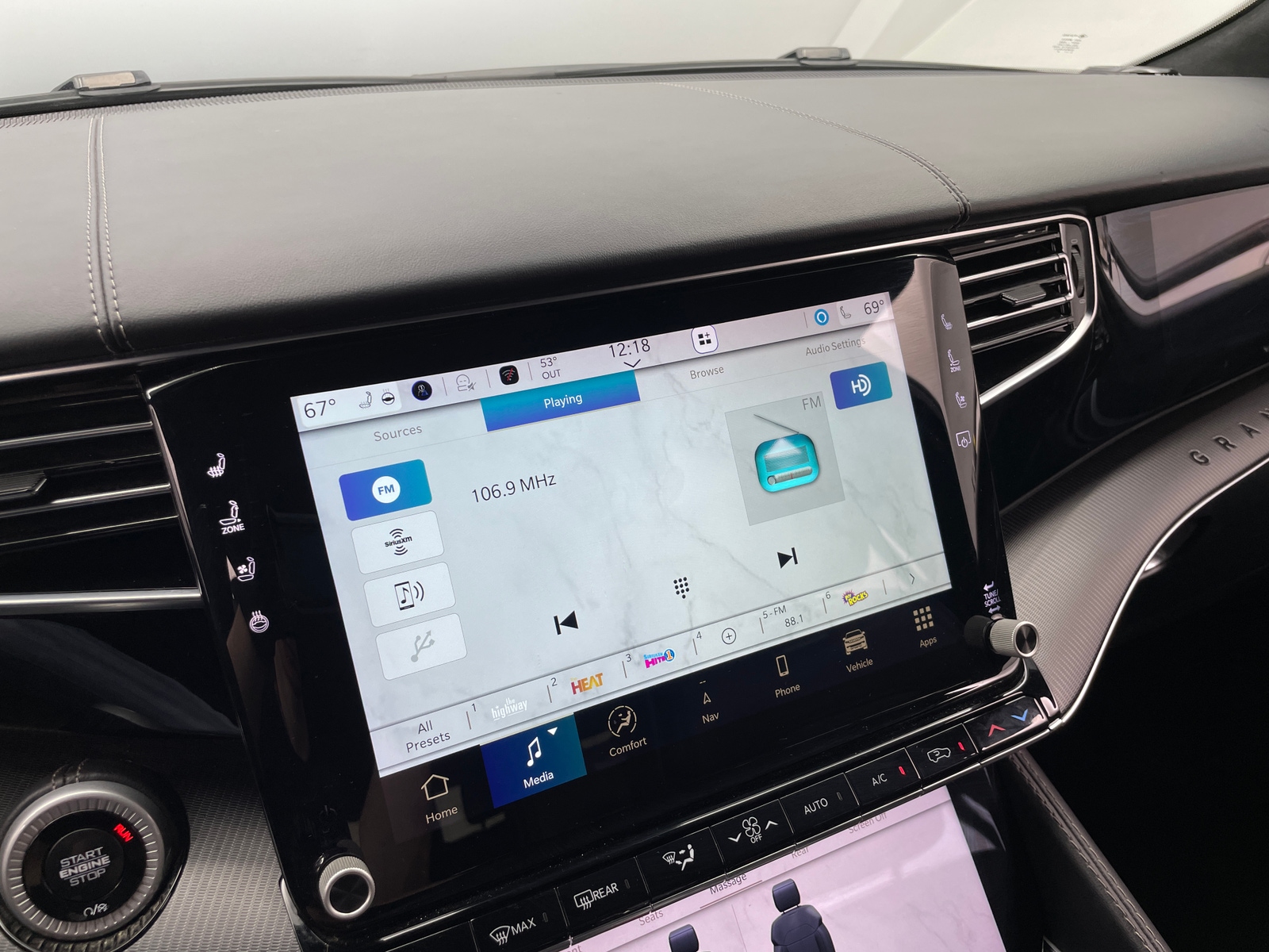 Thumbnail: 2024 Jeep Grand Wagoneer - 3