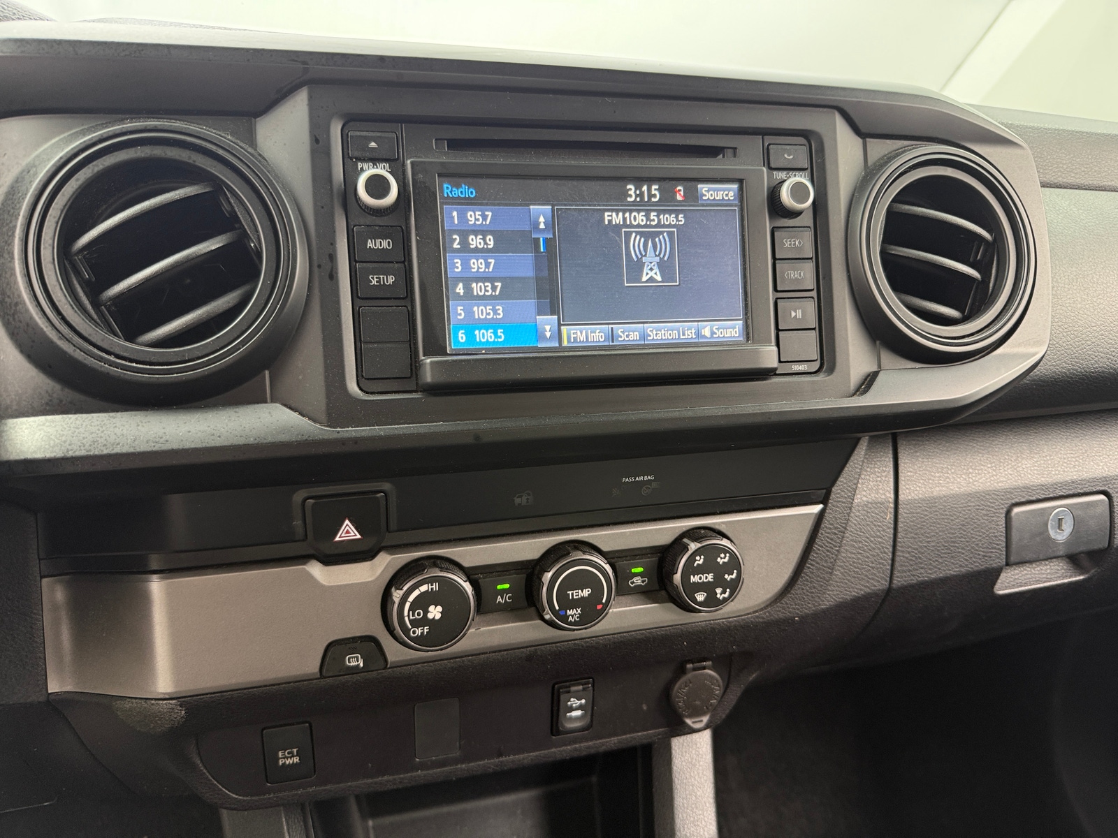 Thumbnail: 2019 Toyota Tacoma - 4