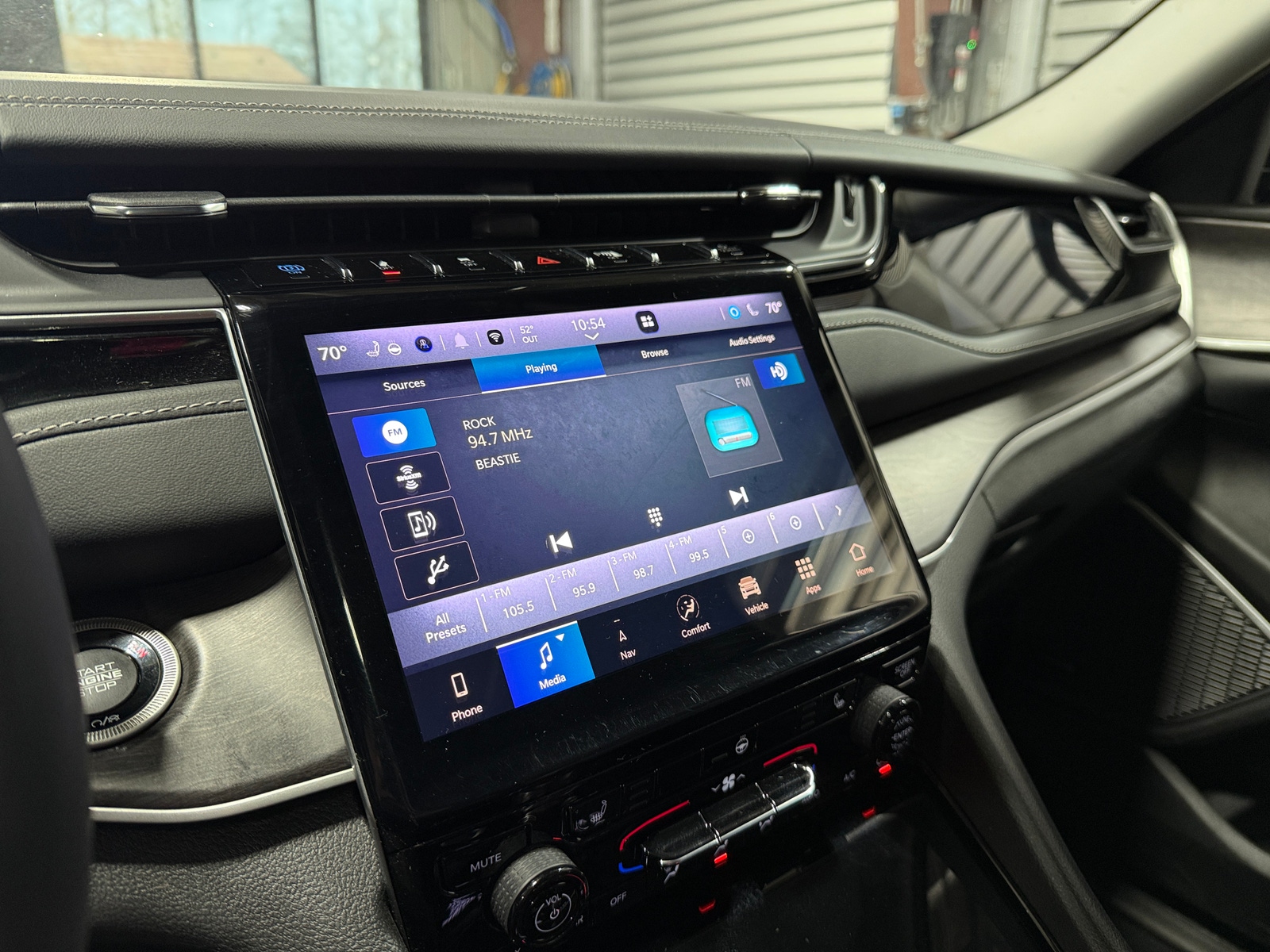 Thumbnail: 2022 Jeep Grand Cherokee - 3