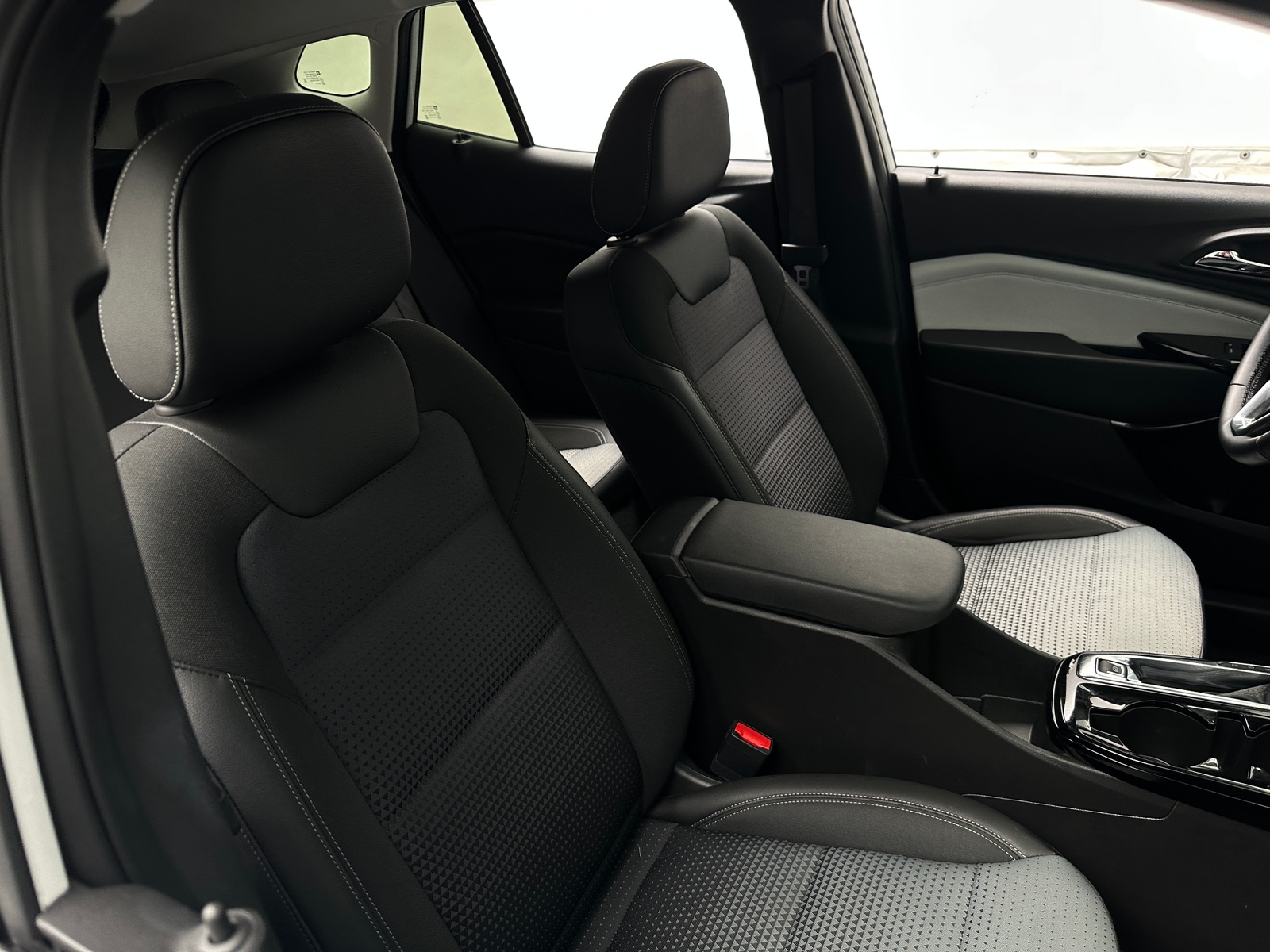 Thumbnail: 2025 Chevrolet Trax - 2