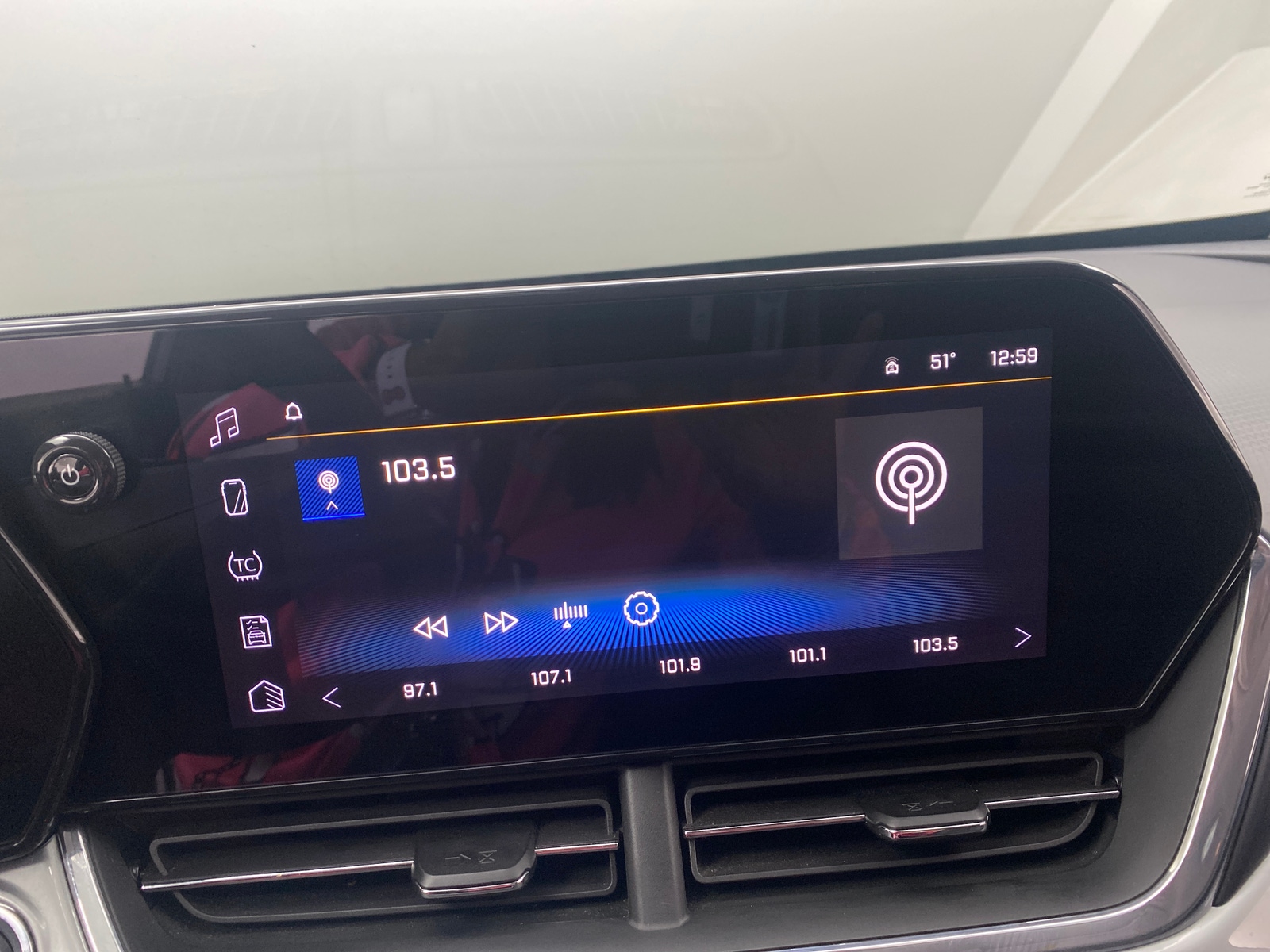 Thumbnail: 2025 Chevrolet Trax - 4