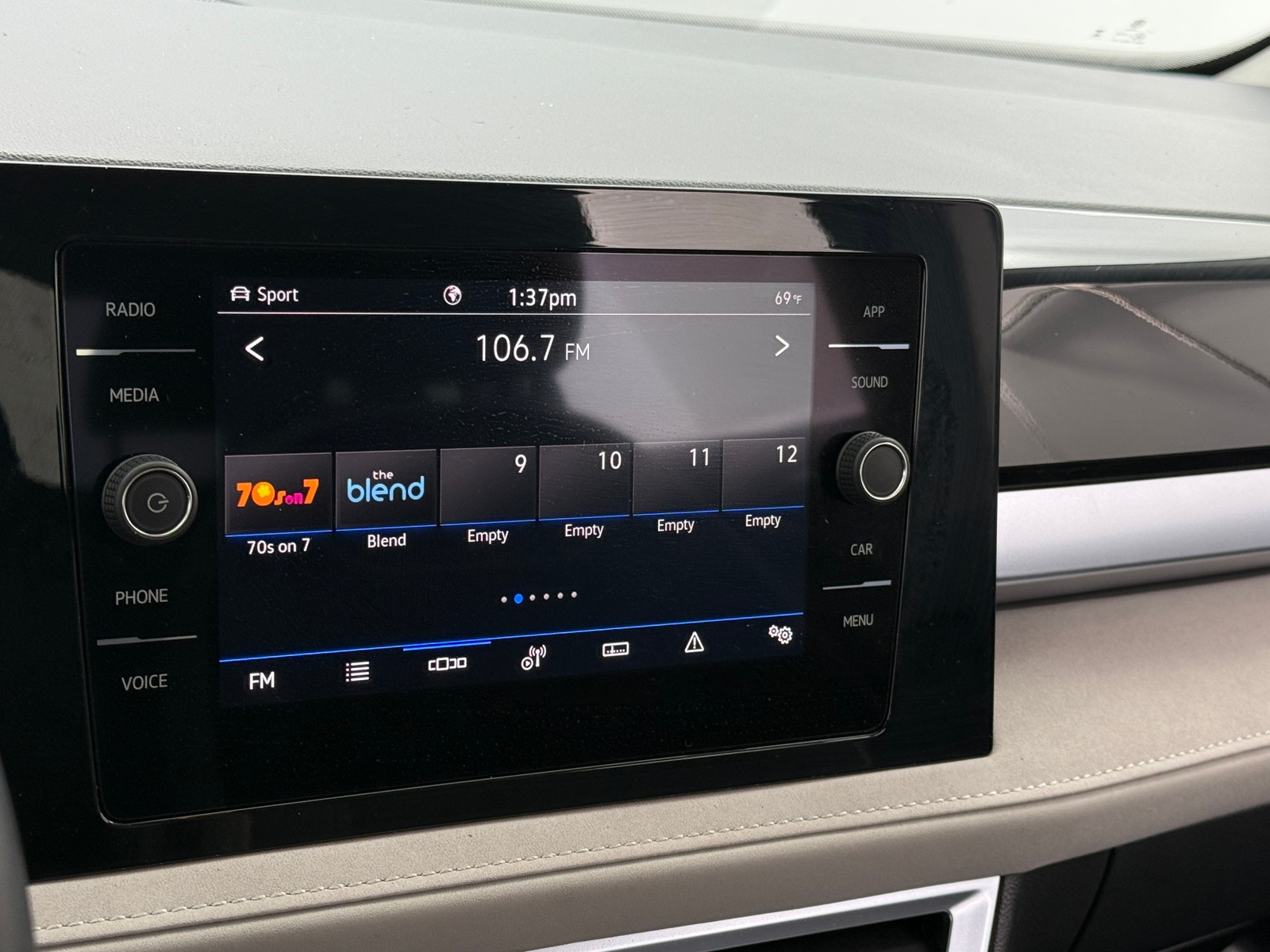 Thumbnail: 2025 Volkswagen Taos - 4