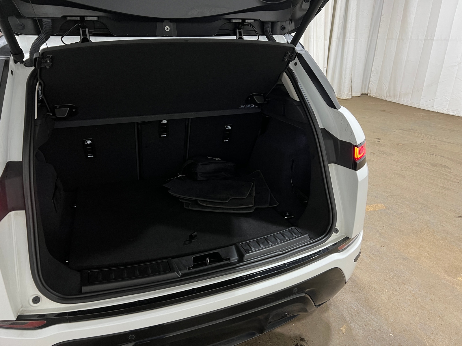 Thumbnail: 2021 Land Rover Range Rover Evoque - 6