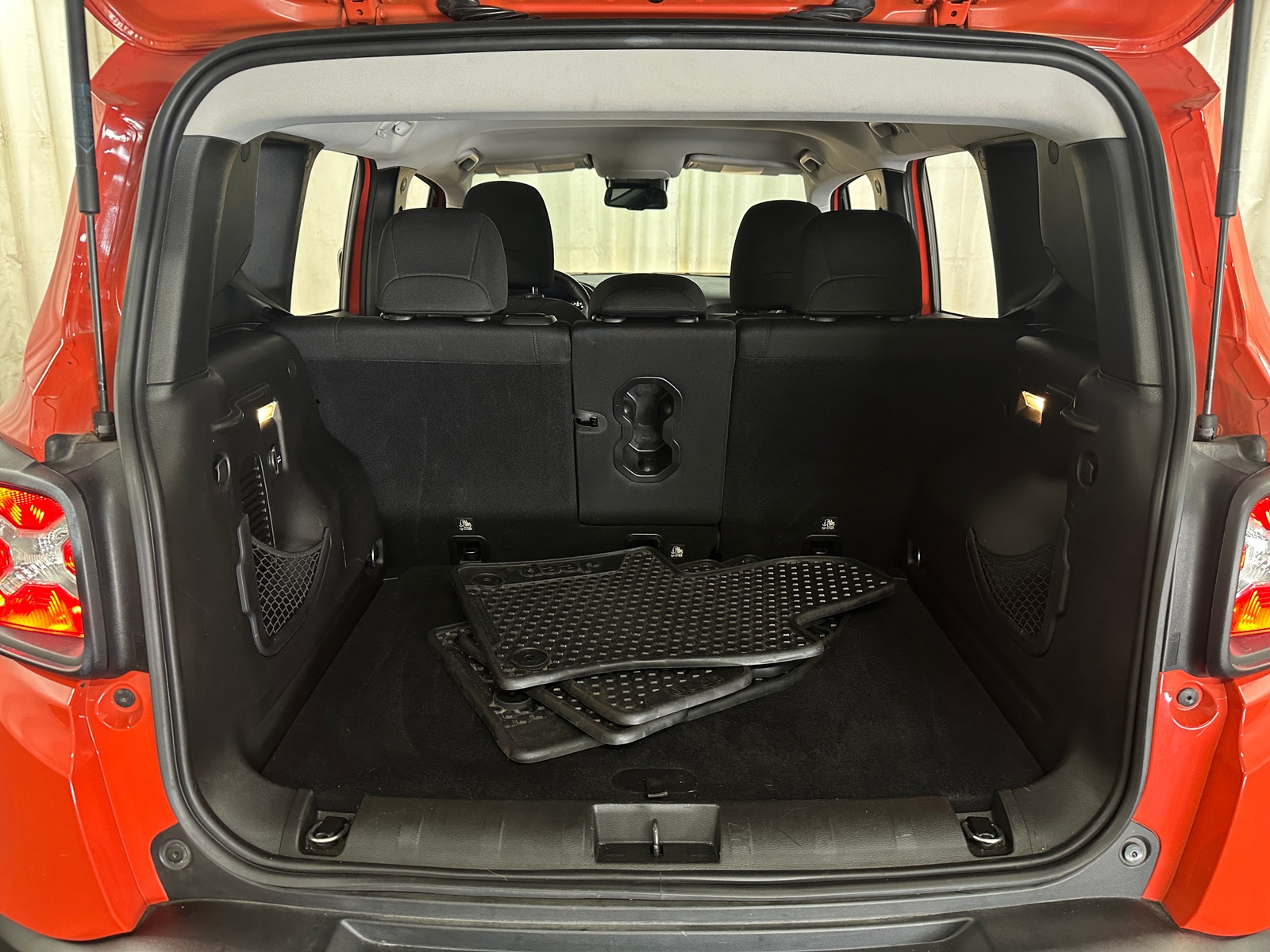 Thumbnail: 2017 Jeep Renegade - 7