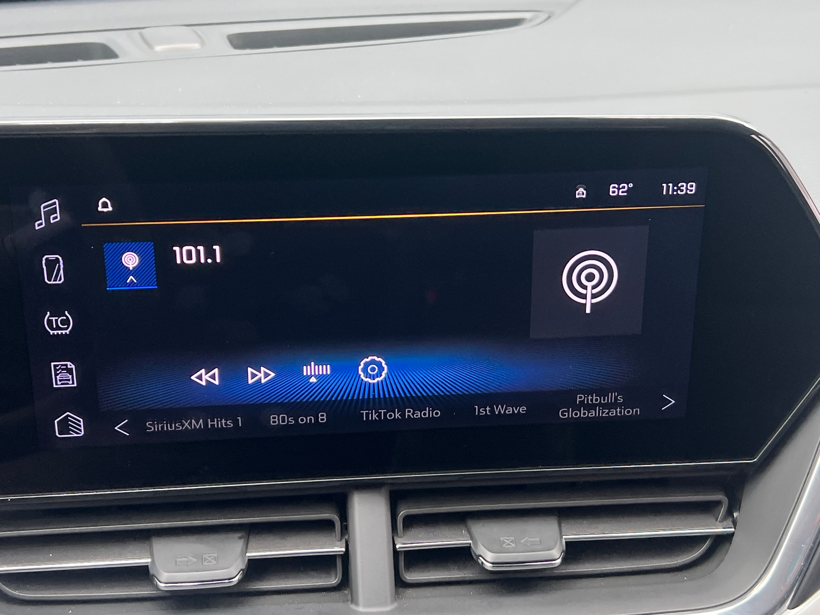 Thumbnail: 2025 Chevrolet Trax - 4