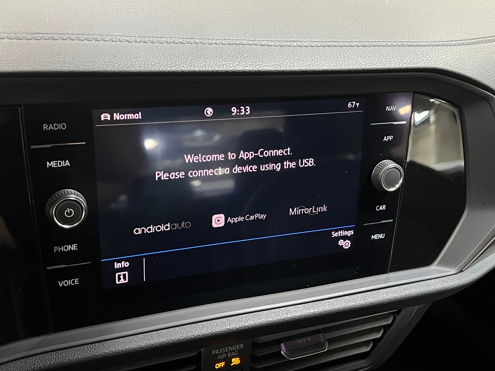 Thumbnail: 2020 Volkswagen Jetta - 3