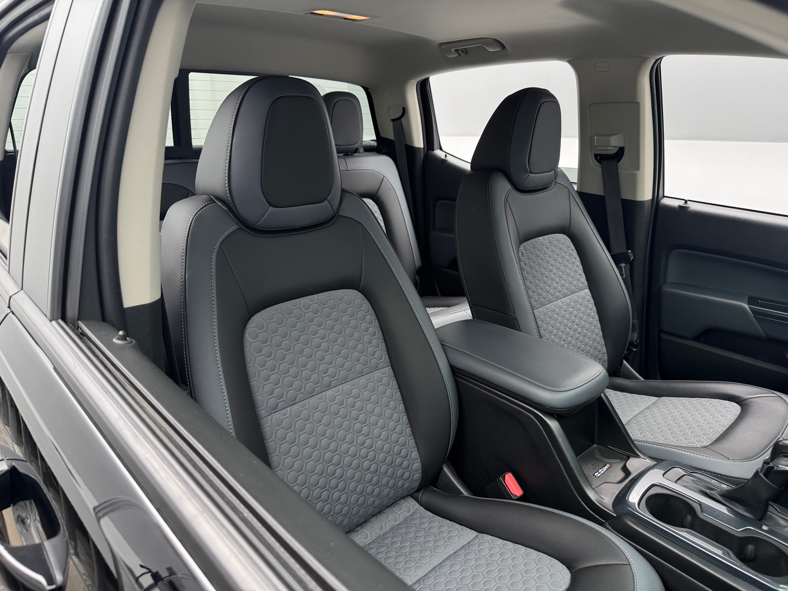 Thumbnail: 2022 Chevrolet Colorado - 2