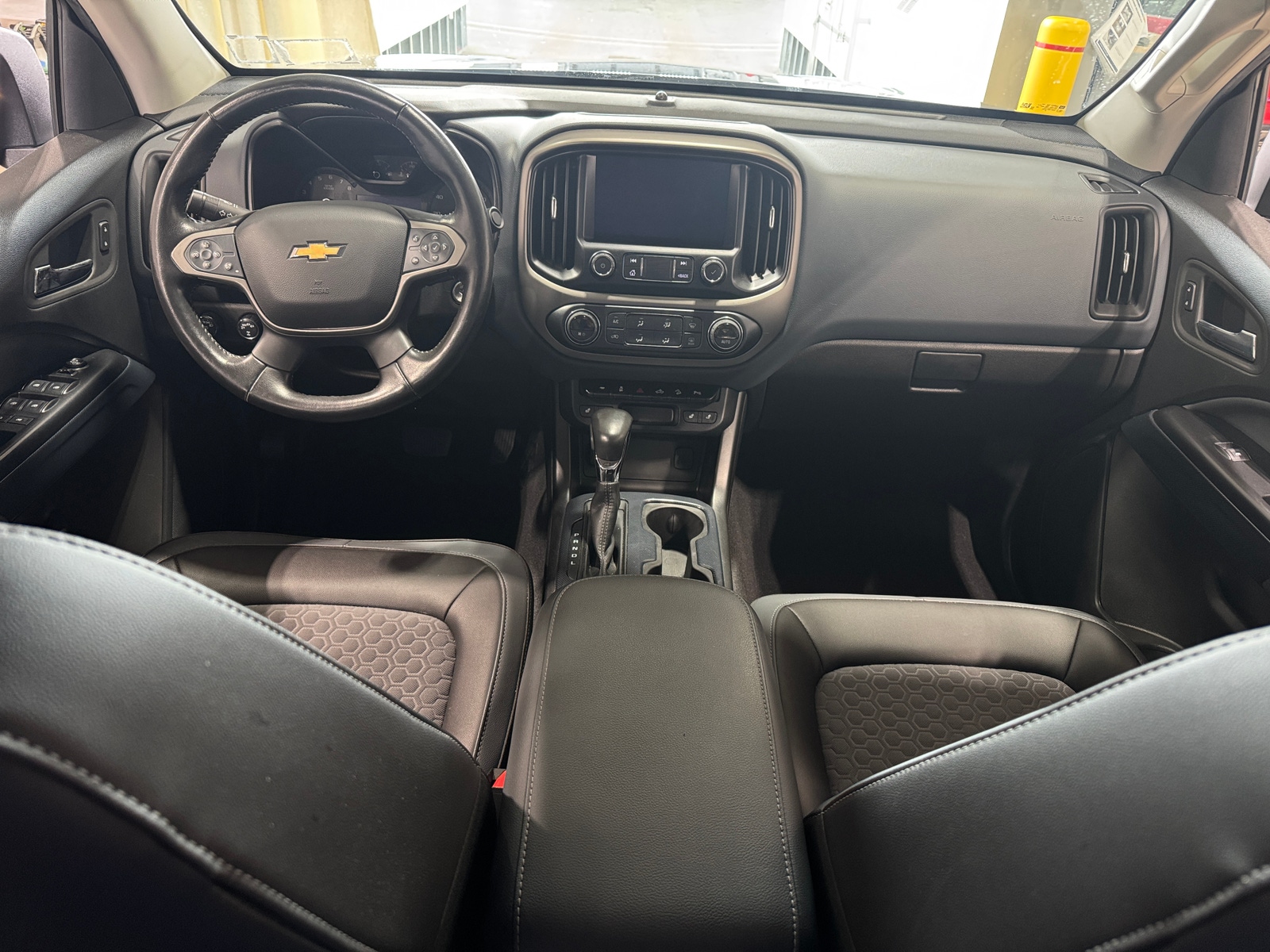 Thumbnail: 2022 Chevrolet Colorado - 3