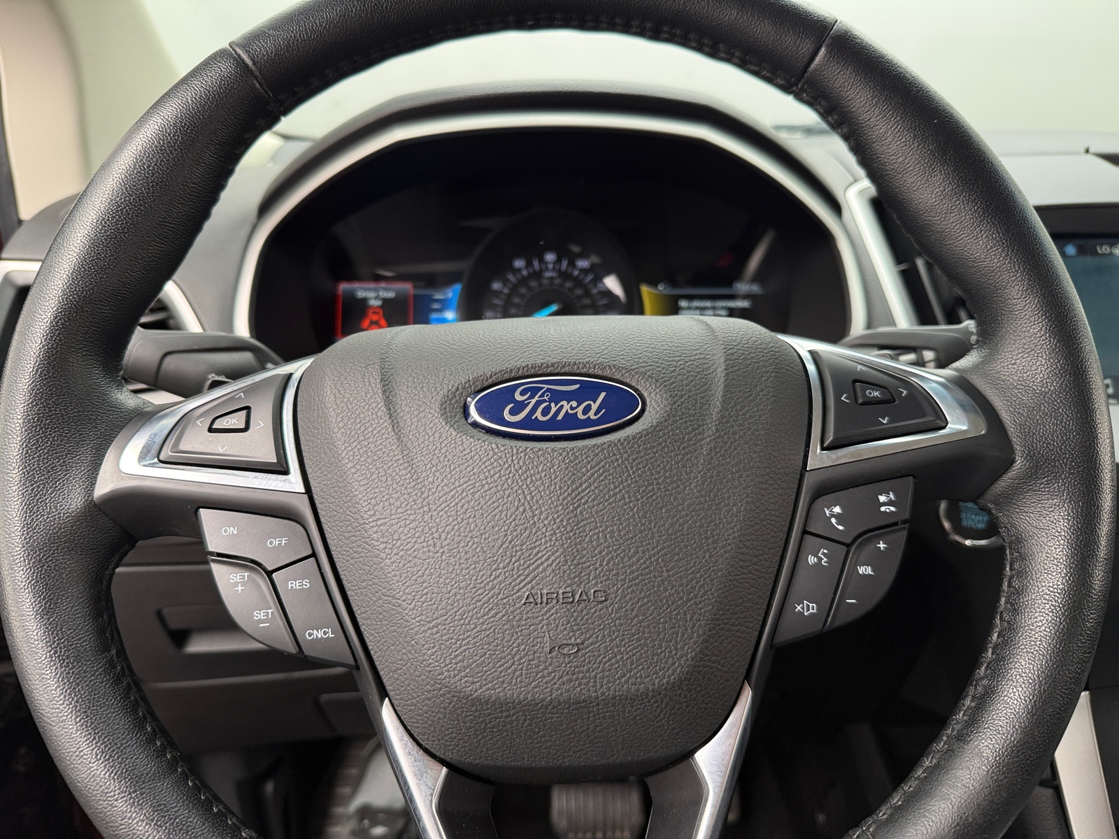 Thumbnail: 2017 Ford Edge - 4