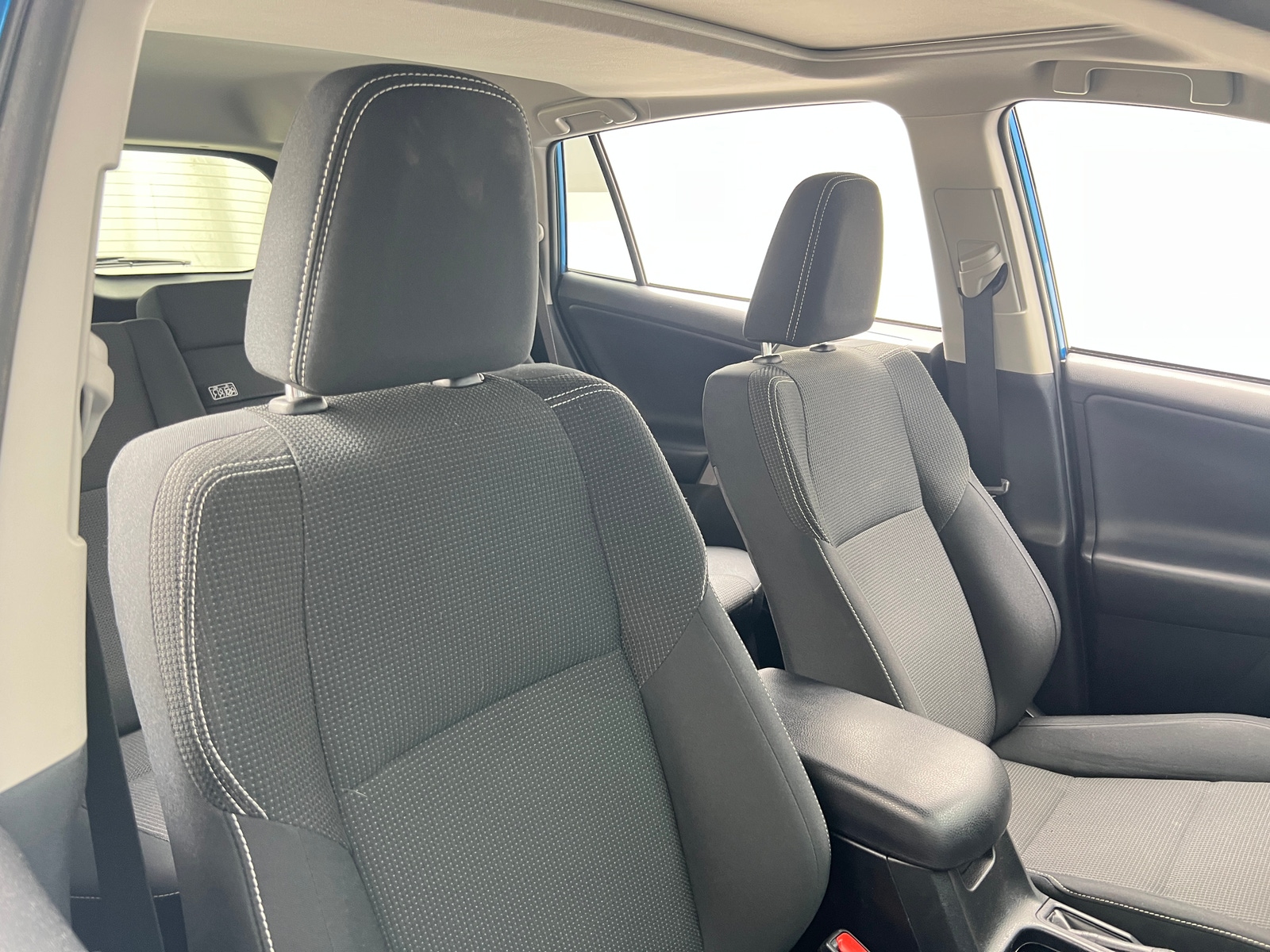 Thumbnail: 2018 Toyota RAV4 - 2