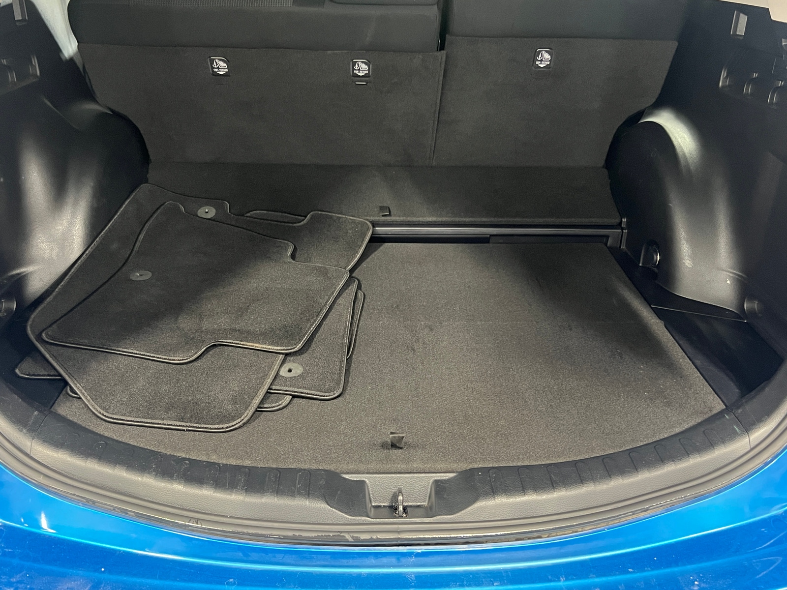 Thumbnail: 2018 Toyota RAV4 - 7