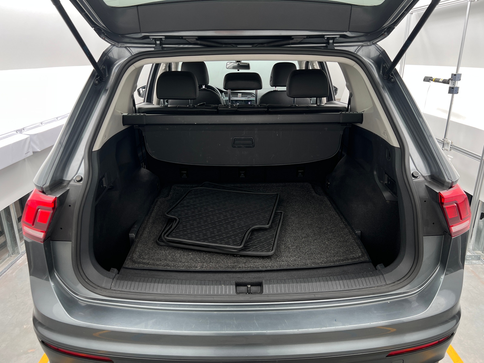 Thumbnail: 2019 Volkswagen Tiguan - 6