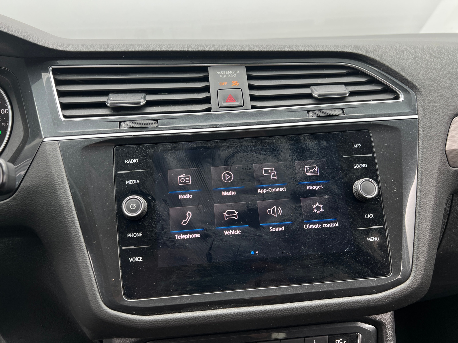 Thumbnail: 2019 Volkswagen Tiguan - 3