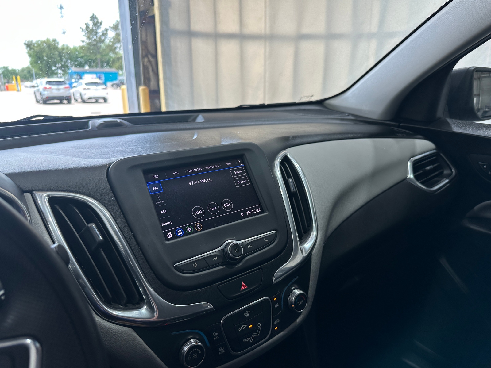 Thumbnail: 2020 Chevrolet Equinox - 4