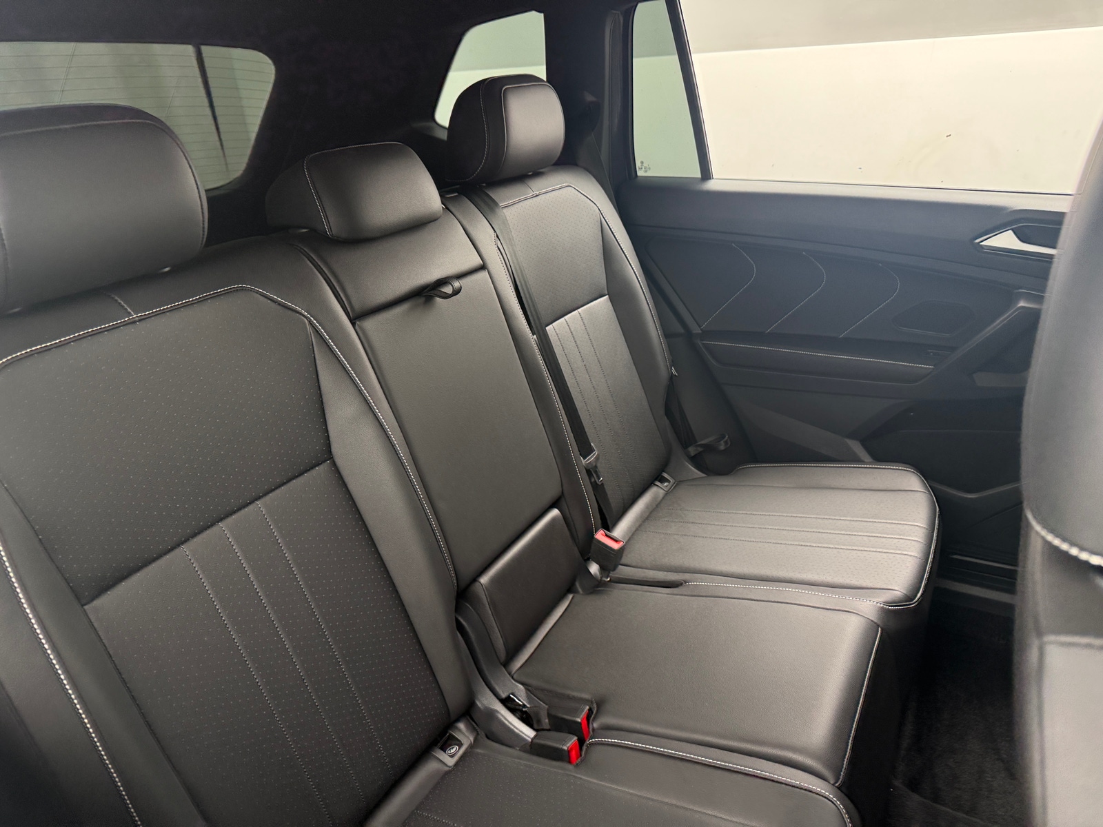 Thumbnail: 2023 Volkswagen Tiguan - 5