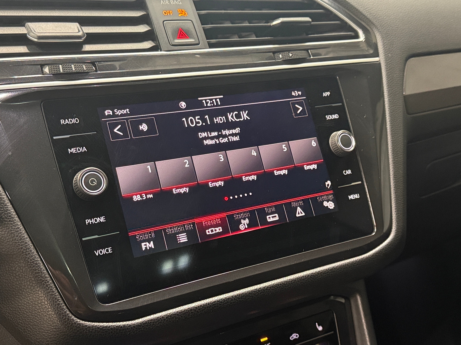 Thumbnail: 2023 Volkswagen Tiguan - 3