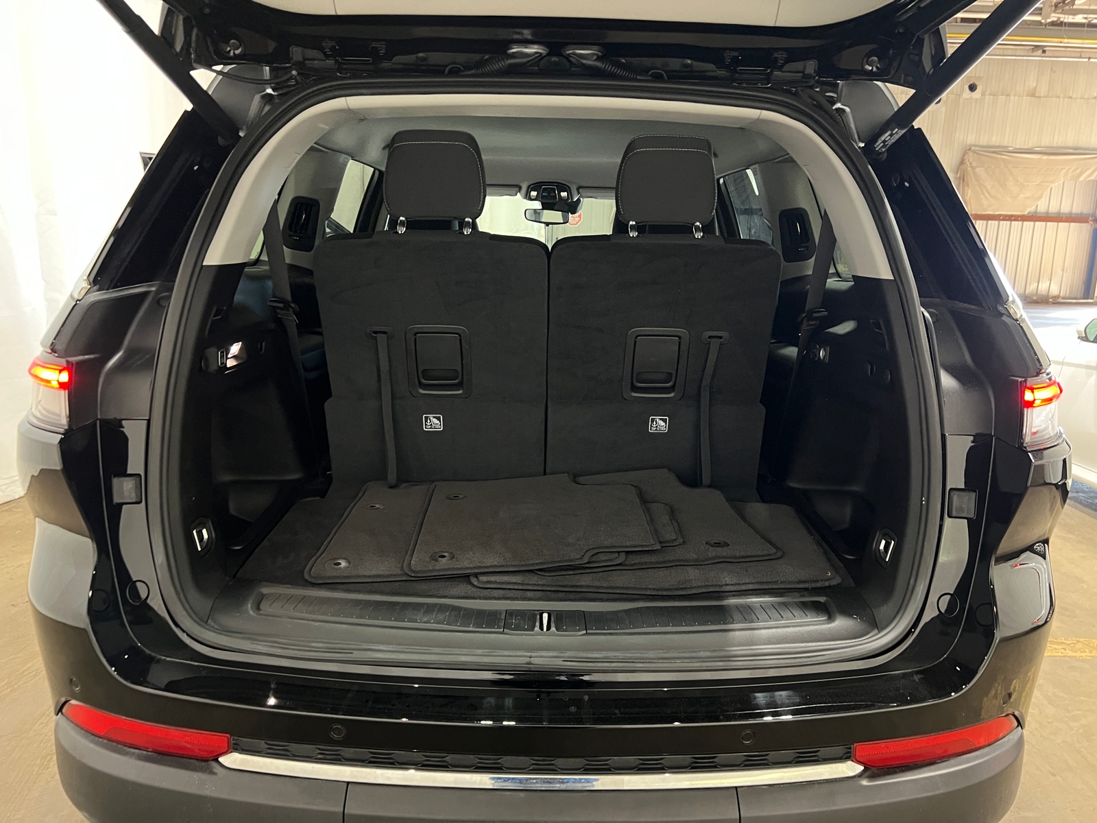 Thumbnail: 2023 Jeep Grand Cherokee L - 7