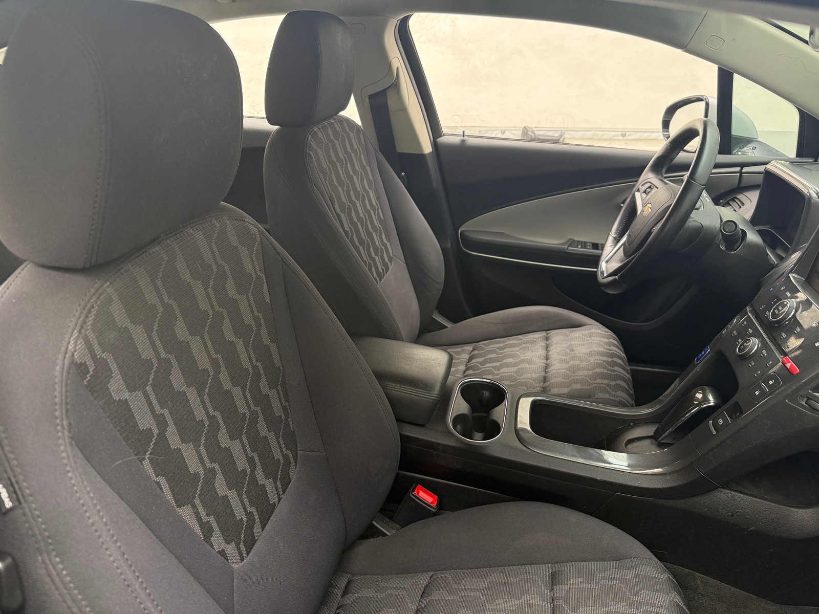 Thumbnail: 2014 Chevrolet Volt - 2