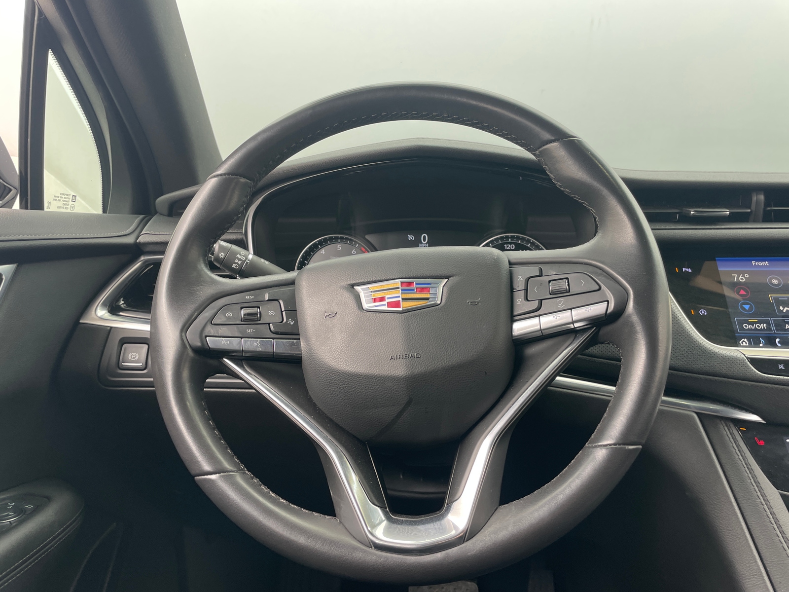 Thumbnail: 2025 Cadillac XT6 - 4