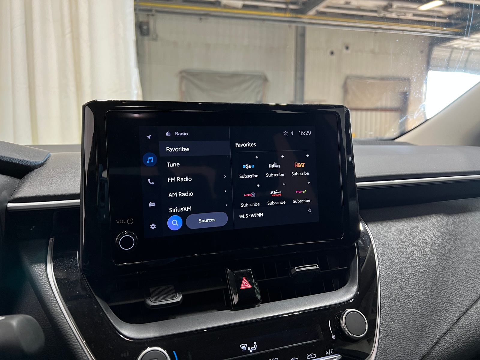 Thumbnail: 2025 Toyota Corolla - 4