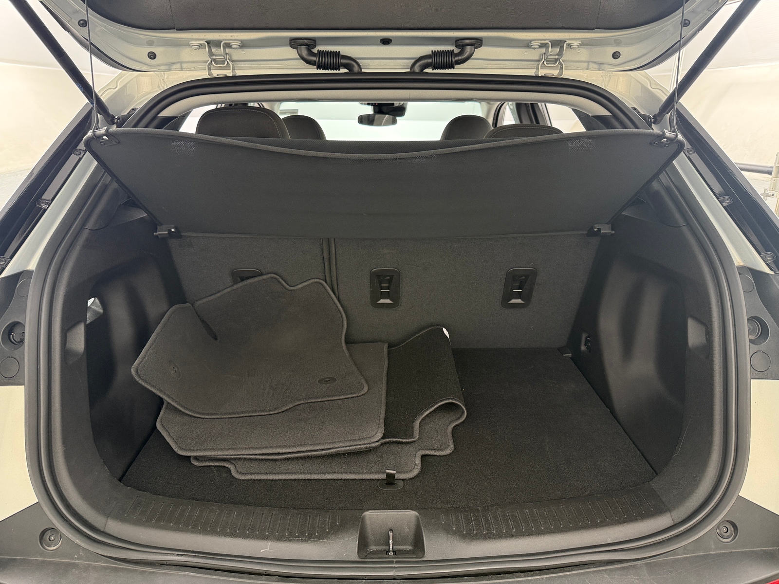 Thumbnail: 2023 Chevrolet Bolt EUV - 7