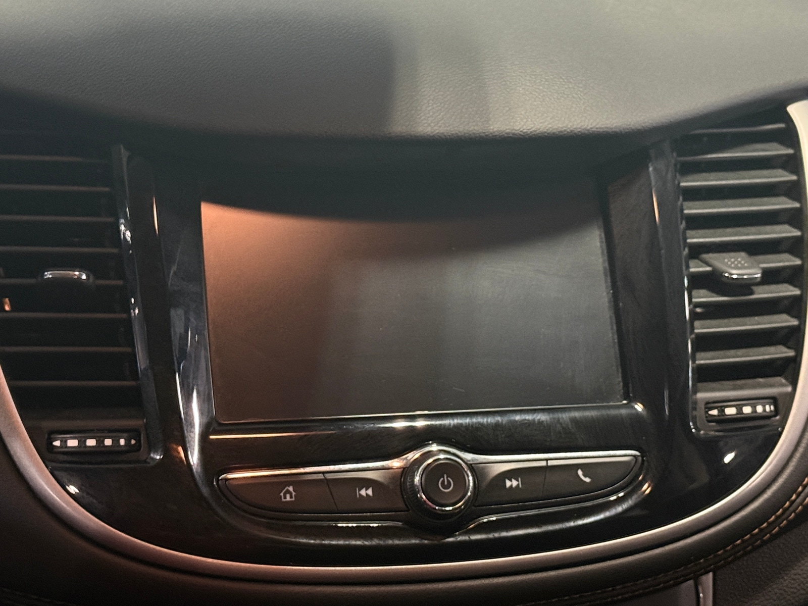 Thumbnail: 2017 Chevrolet Trax - 4