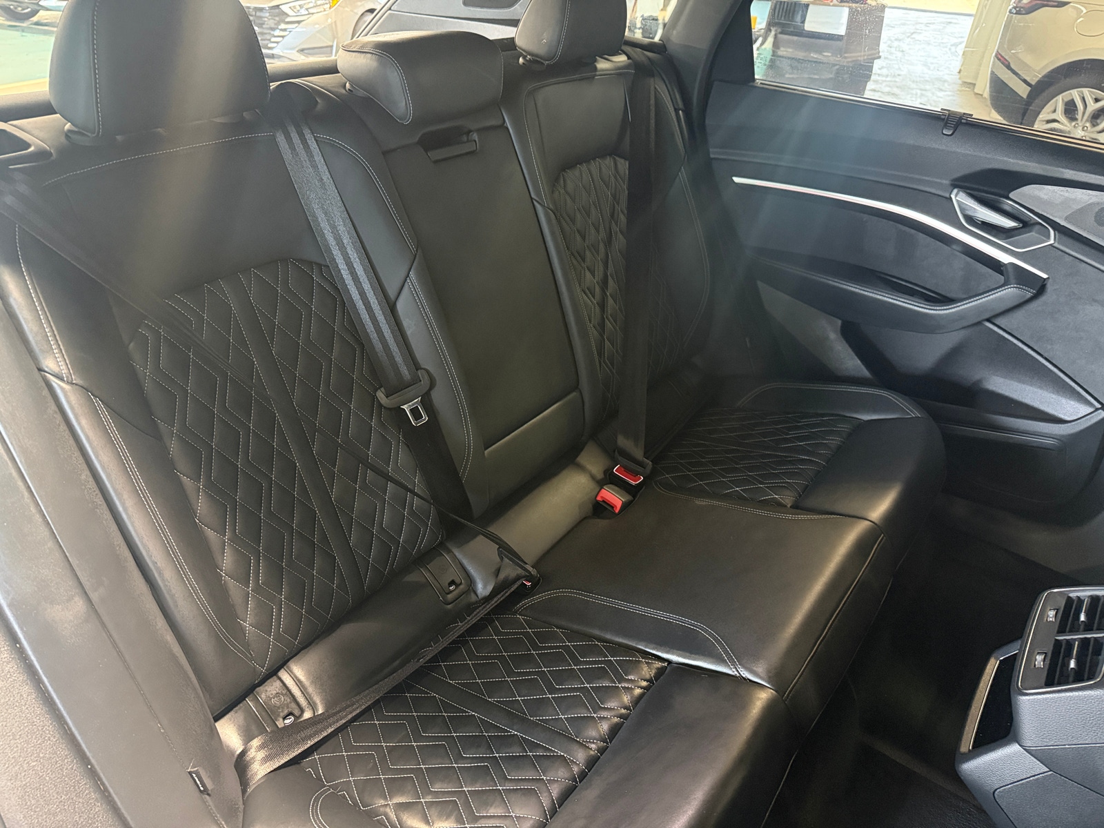 Thumbnail: 2022 Audi e-tron S - 5