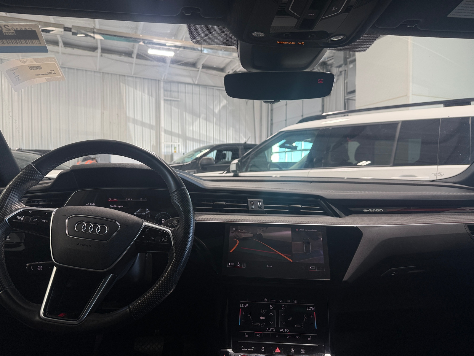 Thumbnail: 2022 Audi e-tron S - 2