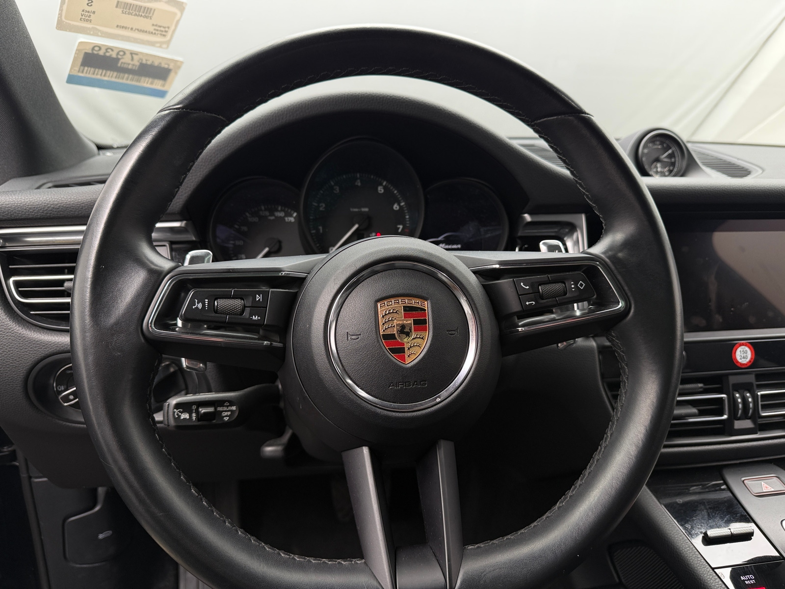 Thumbnail: 2023 Porsche Macan - 4