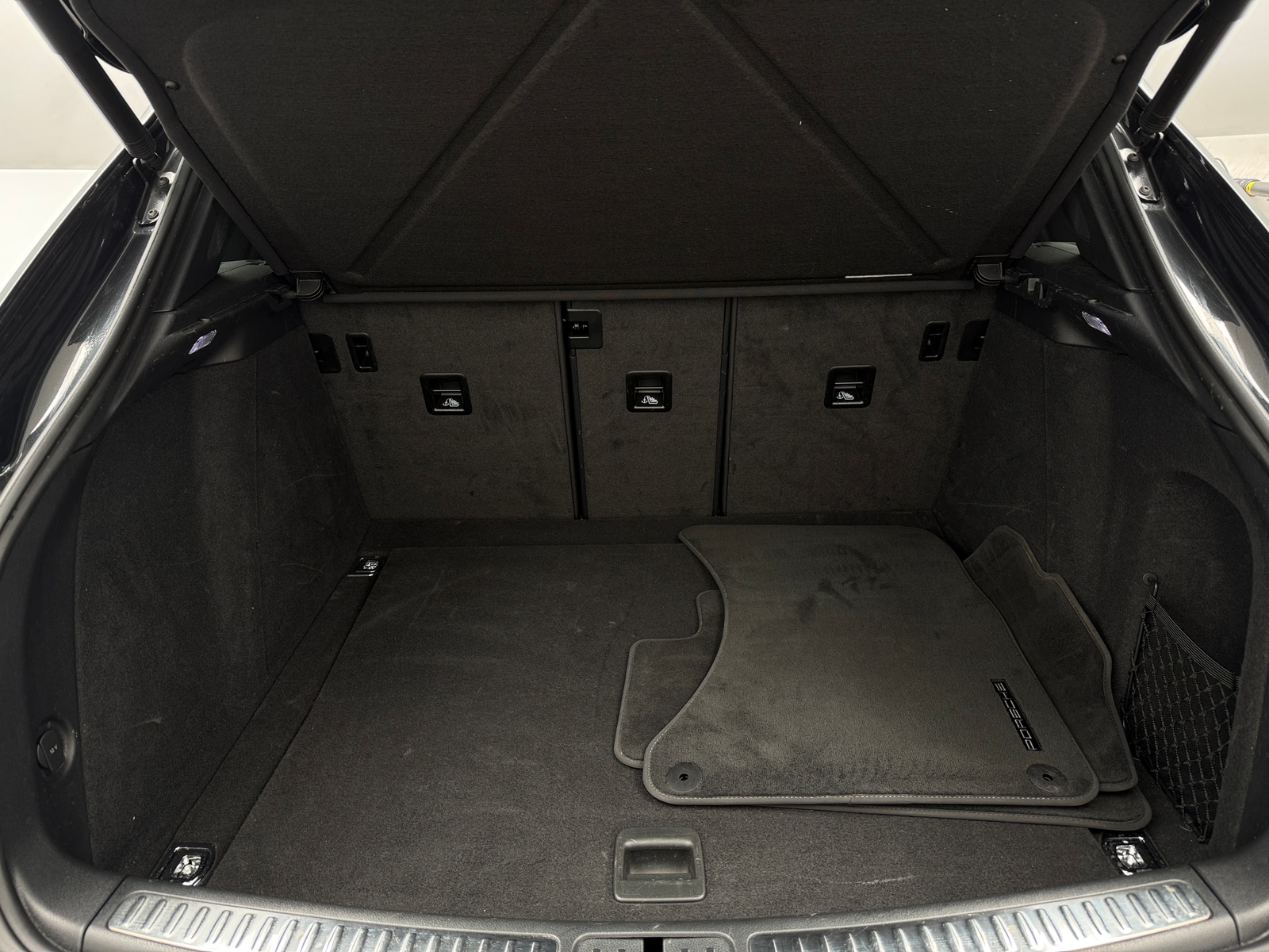 Thumbnail: 2023 Porsche Macan - 6