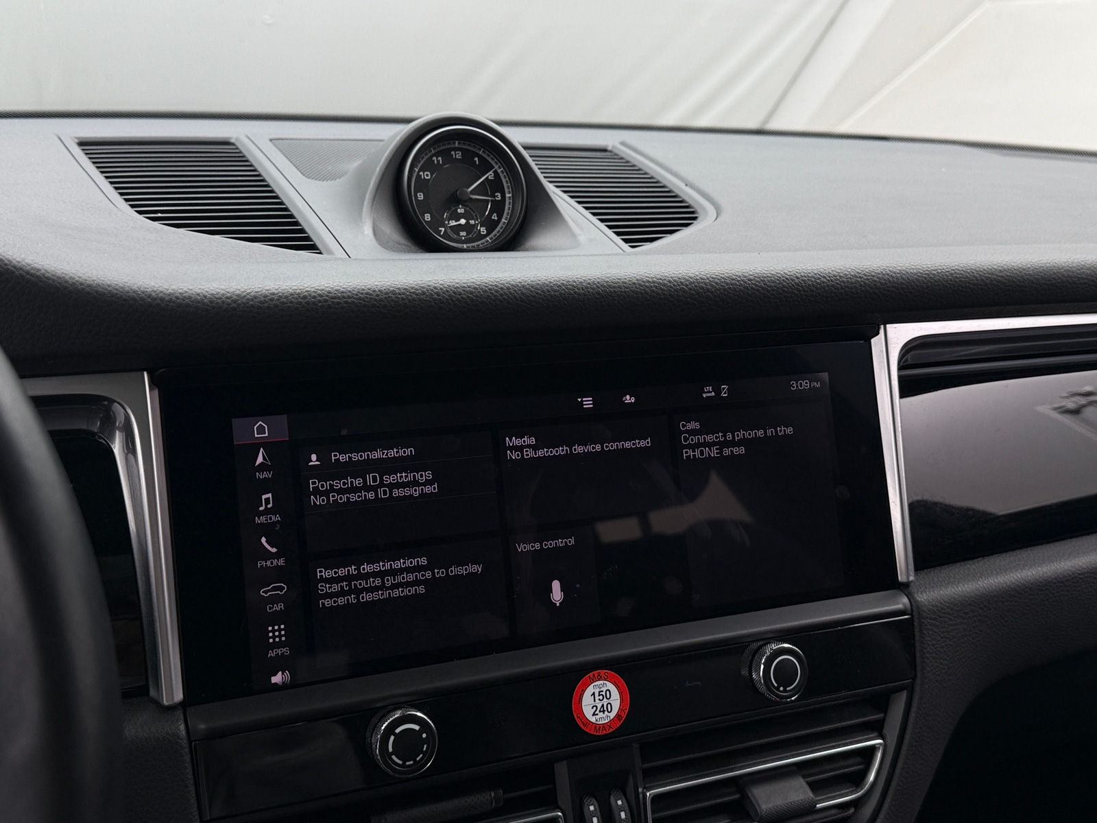 Thumbnail: 2023 Porsche Macan - 3