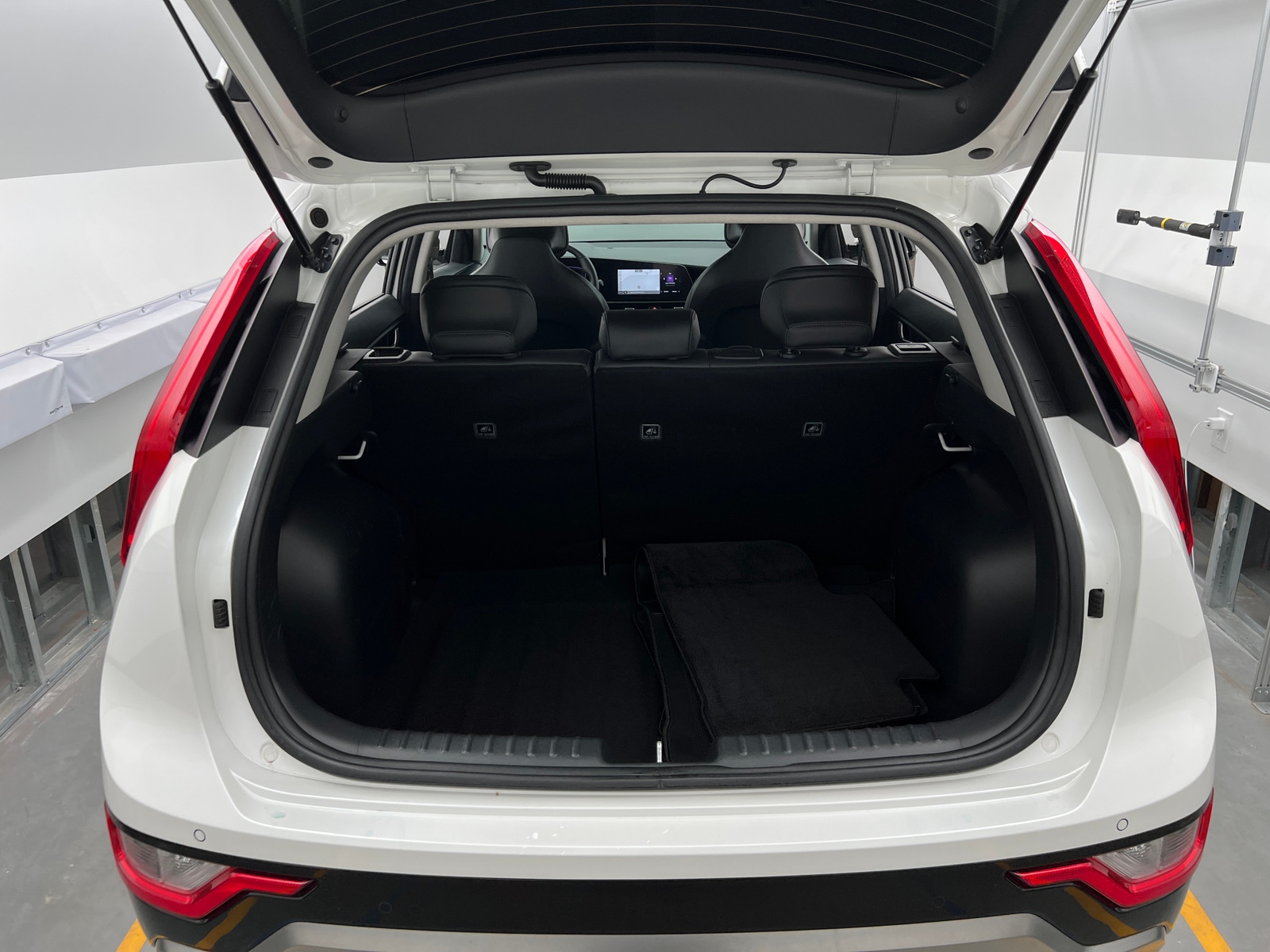 Thumbnail: 2023 Kia Niro - 7