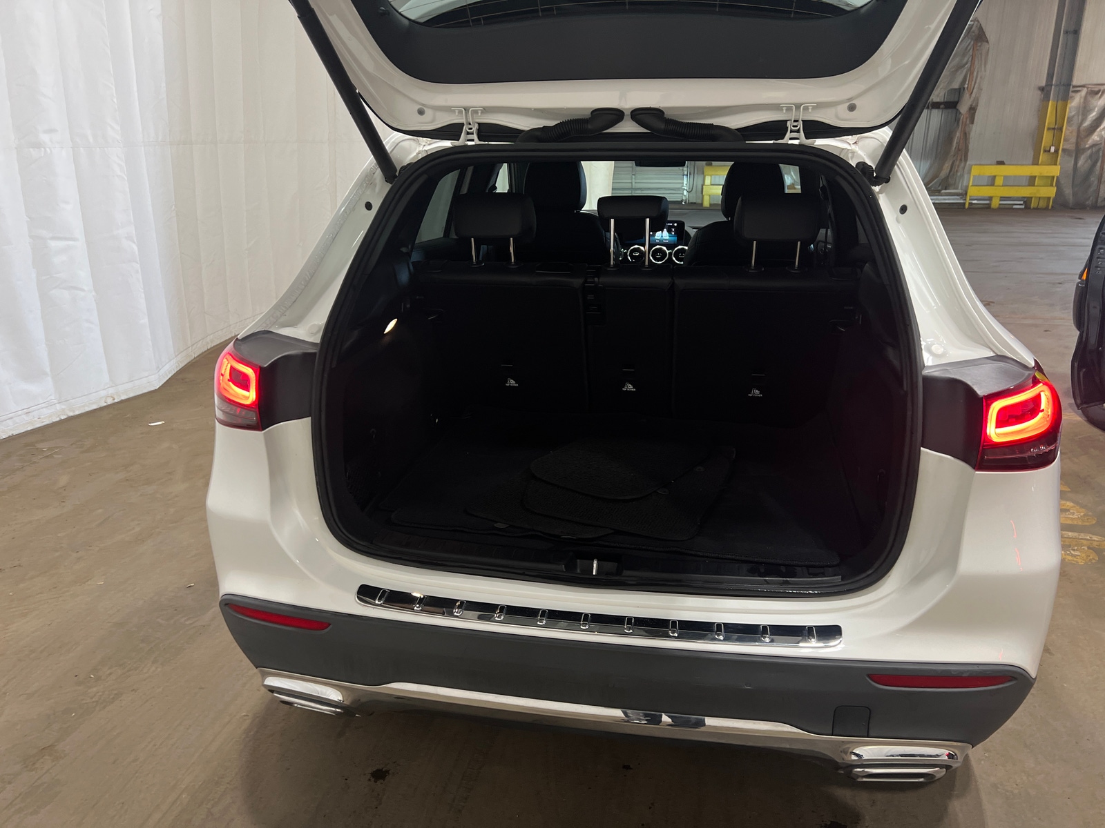 Thumbnail: 2021 Mercedes-Benz GLA - 6