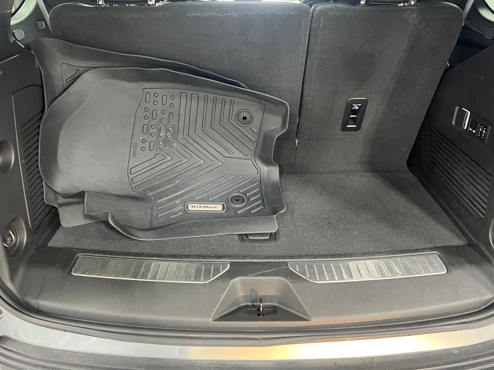 Thumbnail: 2024 Chevrolet Tahoe - 6