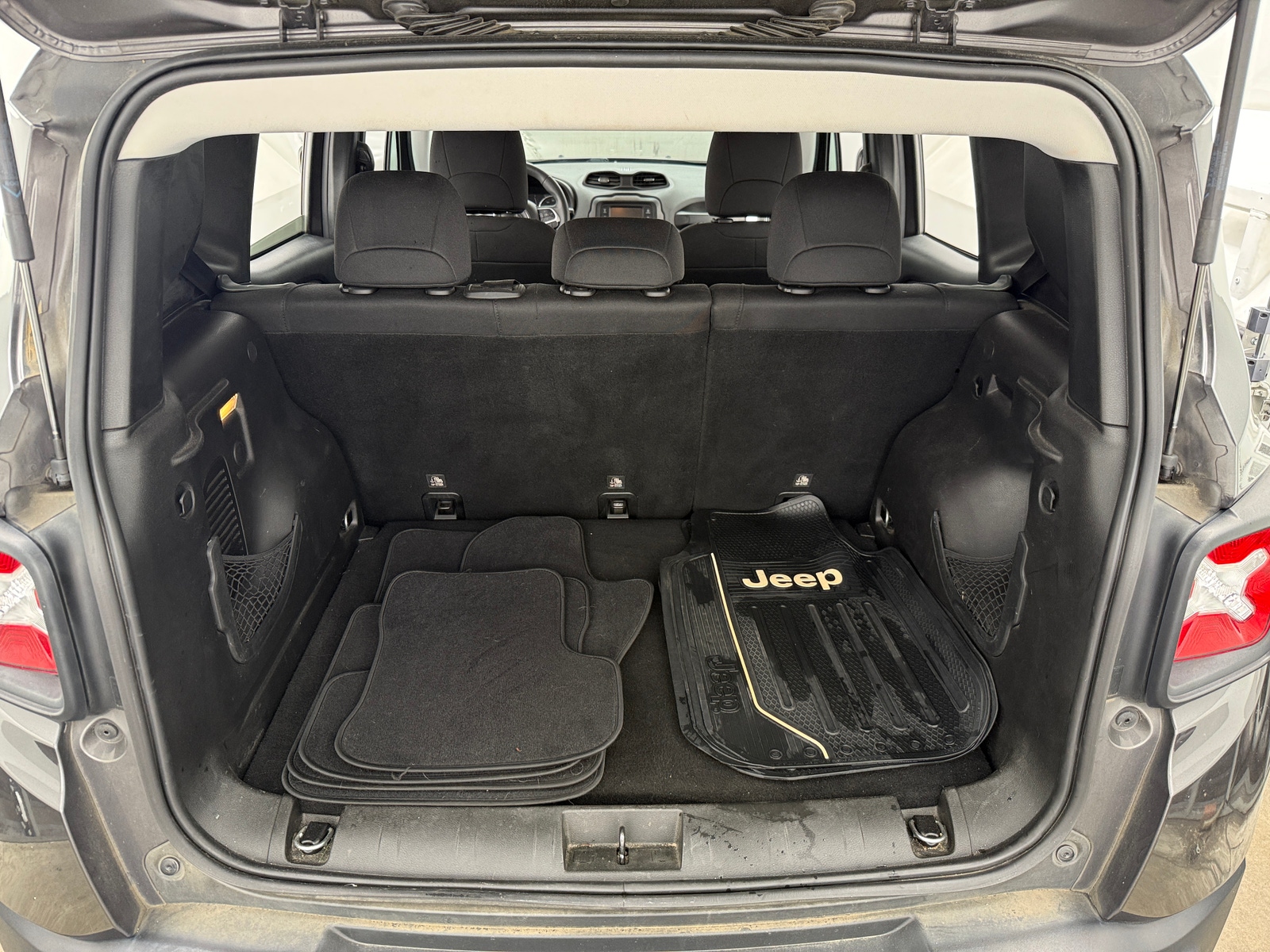 Thumbnail: 2018 Jeep Renegade - 7