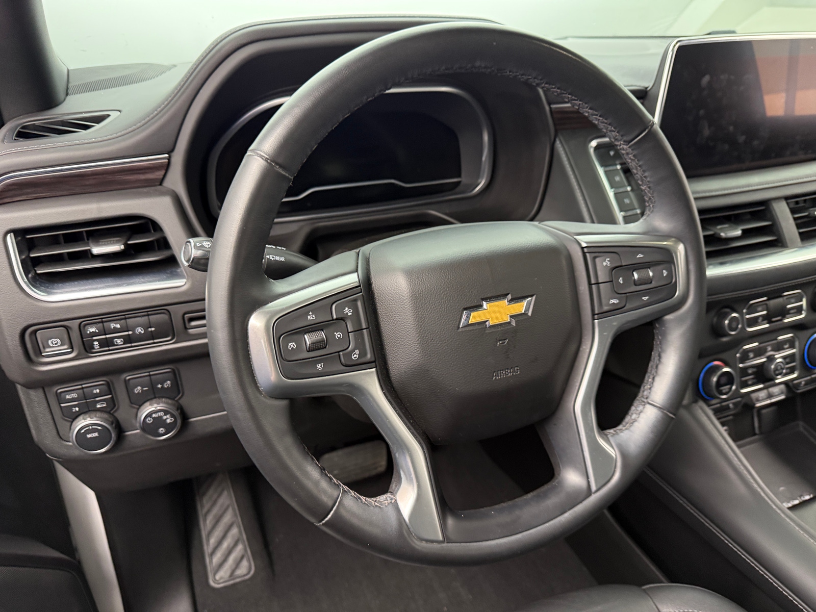 Thumbnail: 2023 Chevrolet Suburban - 4