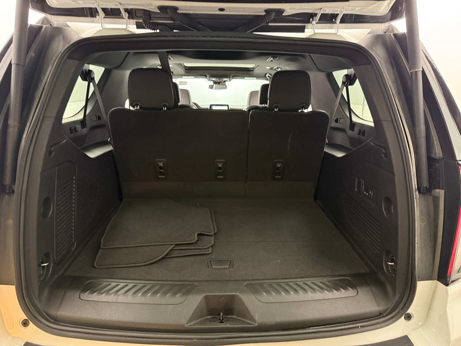 Thumbnail: 2023 Chevrolet Suburban - 6