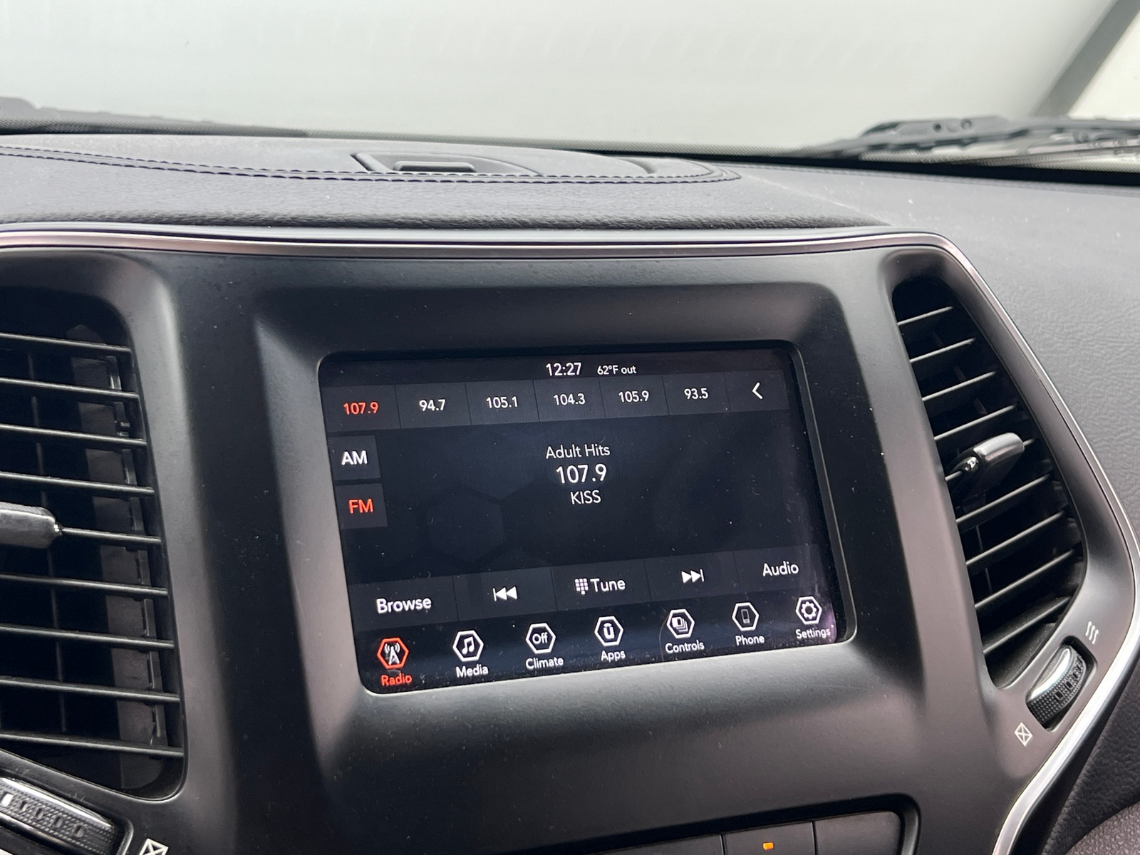 Thumbnail: 2021 Jeep Cherokee - 4