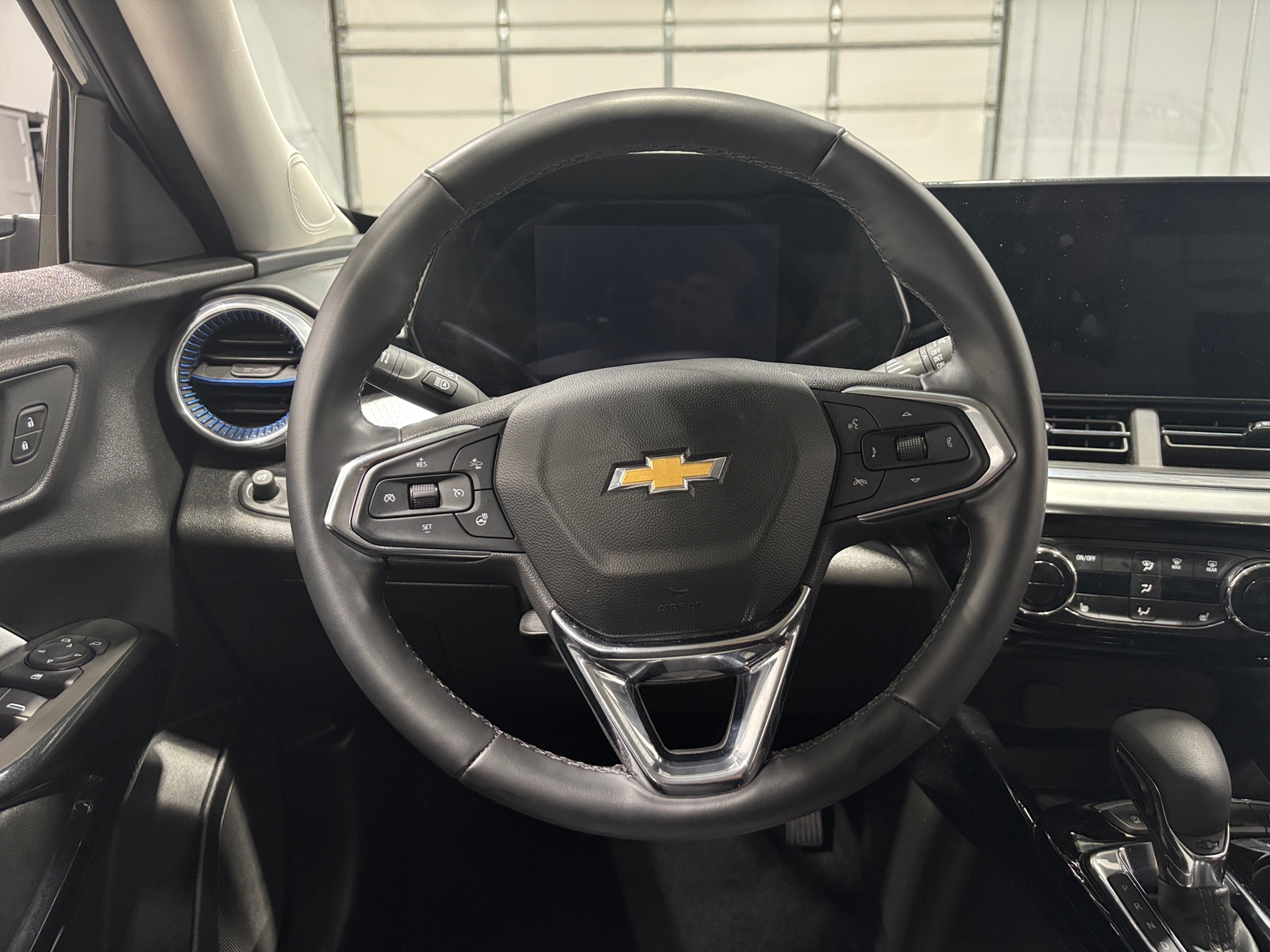 Thumbnail: 2025 Chevrolet Trax - 5