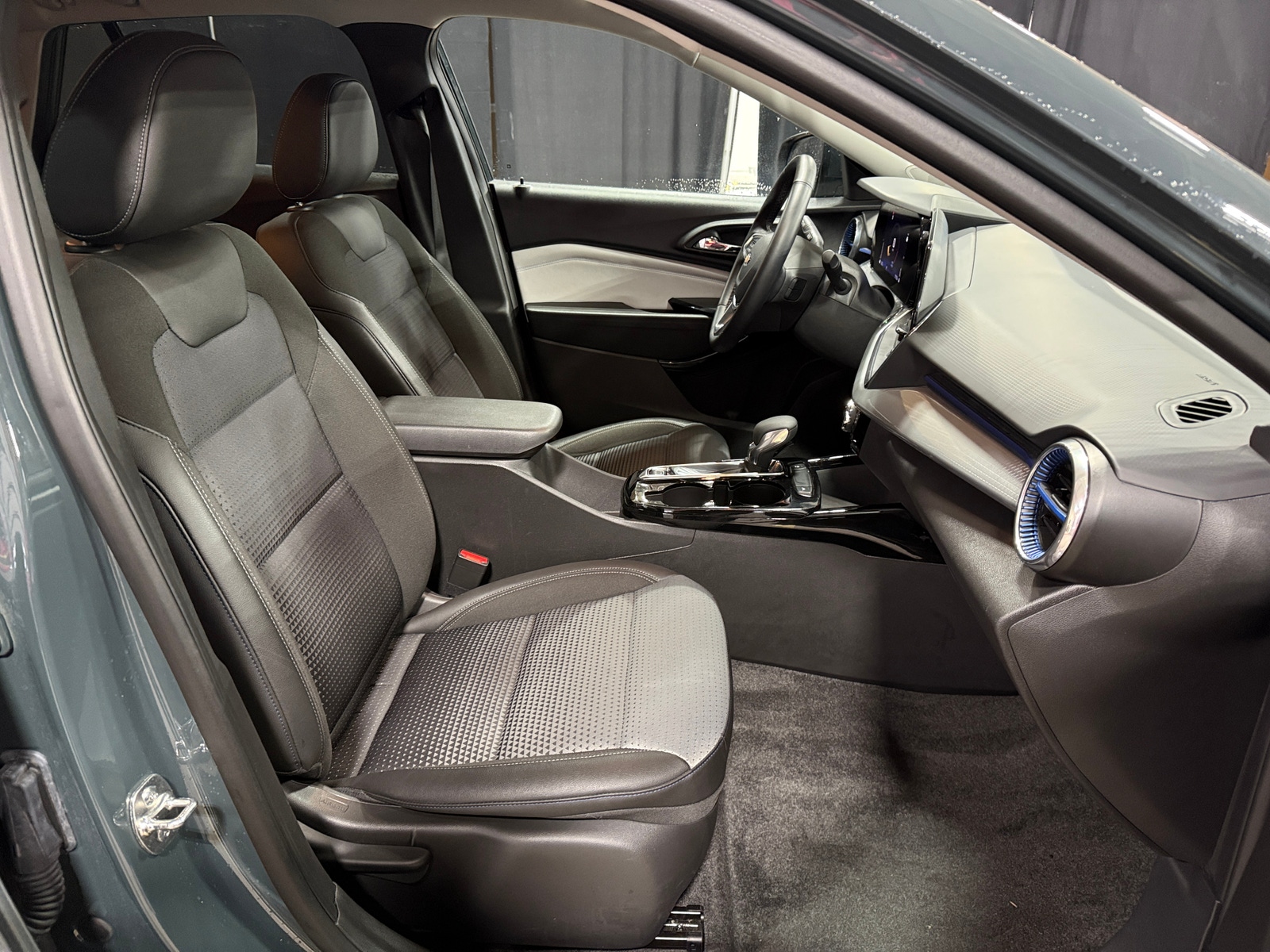 Thumbnail: 2025 Chevrolet Trax - 2