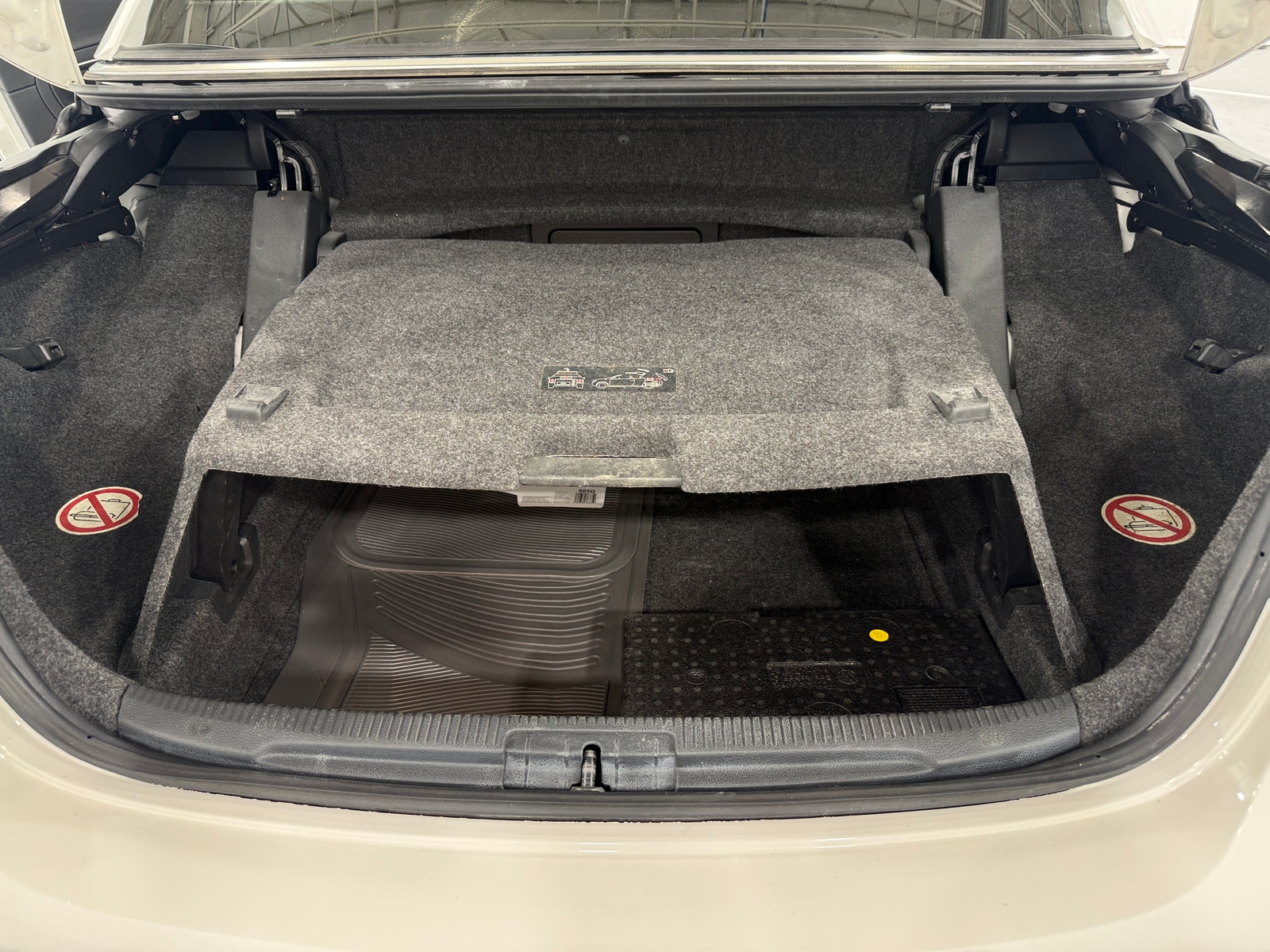 Thumbnail: 2013 Volkswagen Eos - 6
