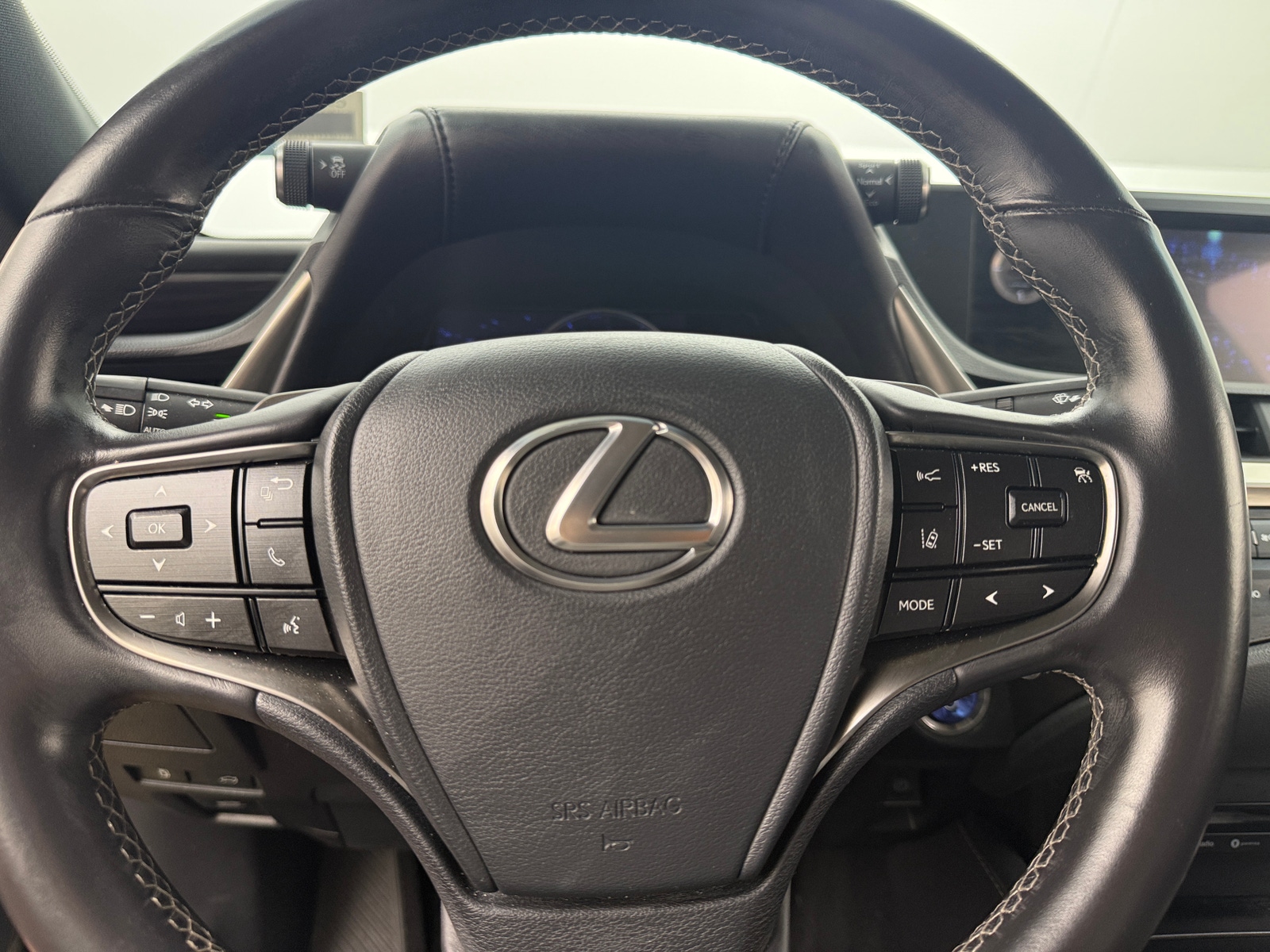 Thumbnail: 2021 Lexus ES - 4