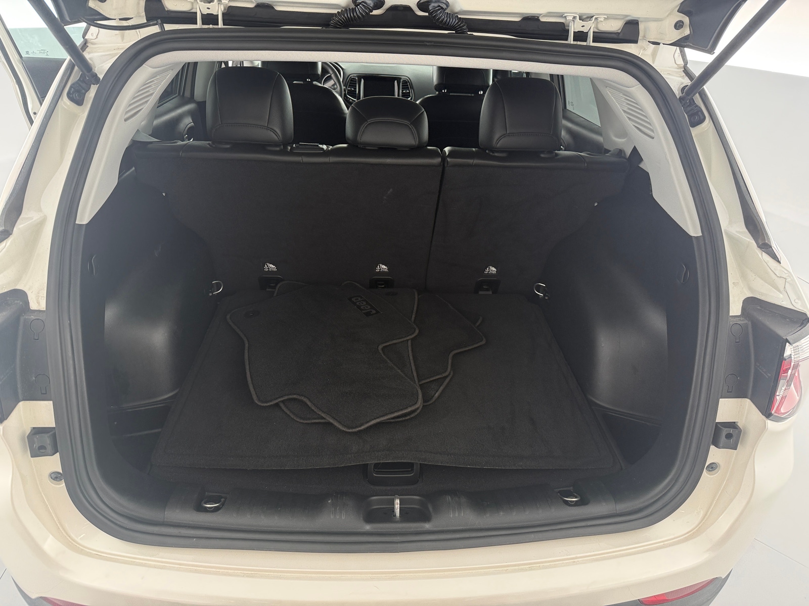 Thumbnail: 2018 Jeep Compass - 6