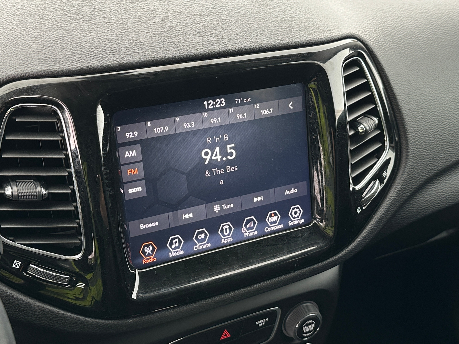 Thumbnail: 2018 Jeep Compass - 3