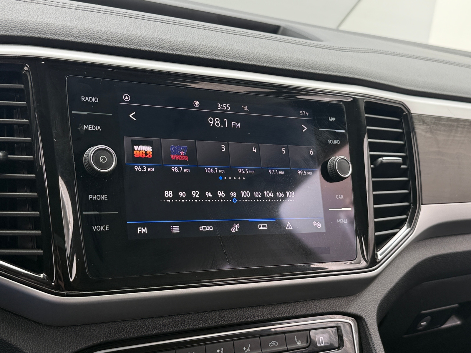 Thumbnail: 2022 Volkswagen Atlas - 4