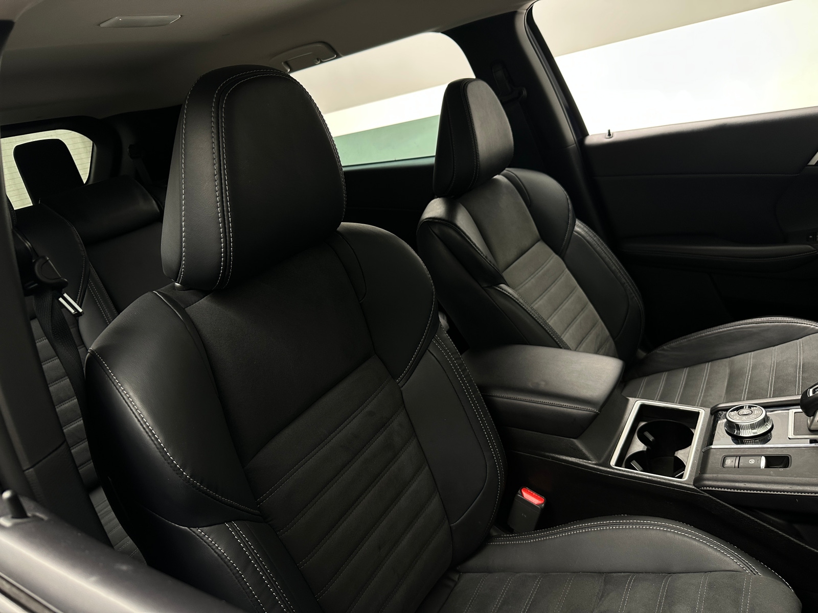 Thumbnail: 2023 Mitsubishi Outlander - 2