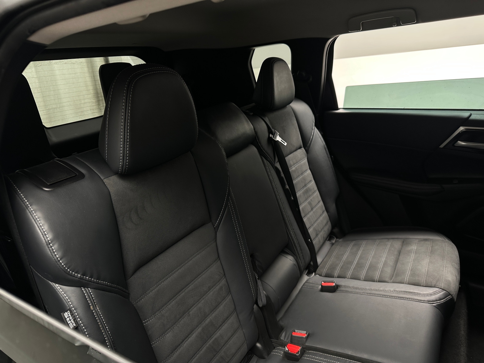 Thumbnail: 2023 Mitsubishi Outlander - 6