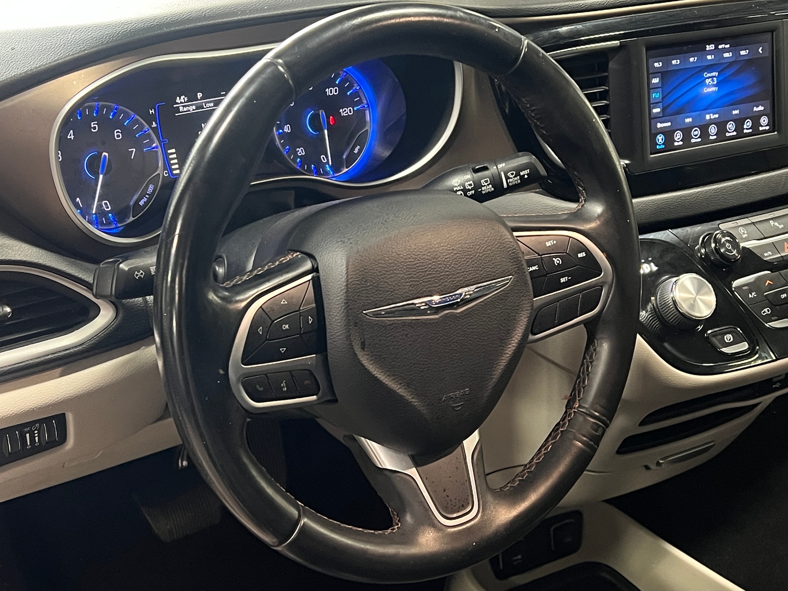 Thumbnail: 2018 Chrysler Pacifica - 4